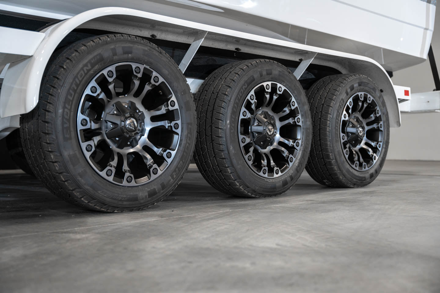 2023 Centurion Ri265 Silver Flake / White - BoardCo Boats