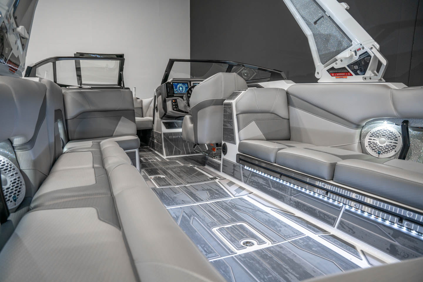 2023 Centurion Ri265 Silver Flake / White - BoardCo Boats