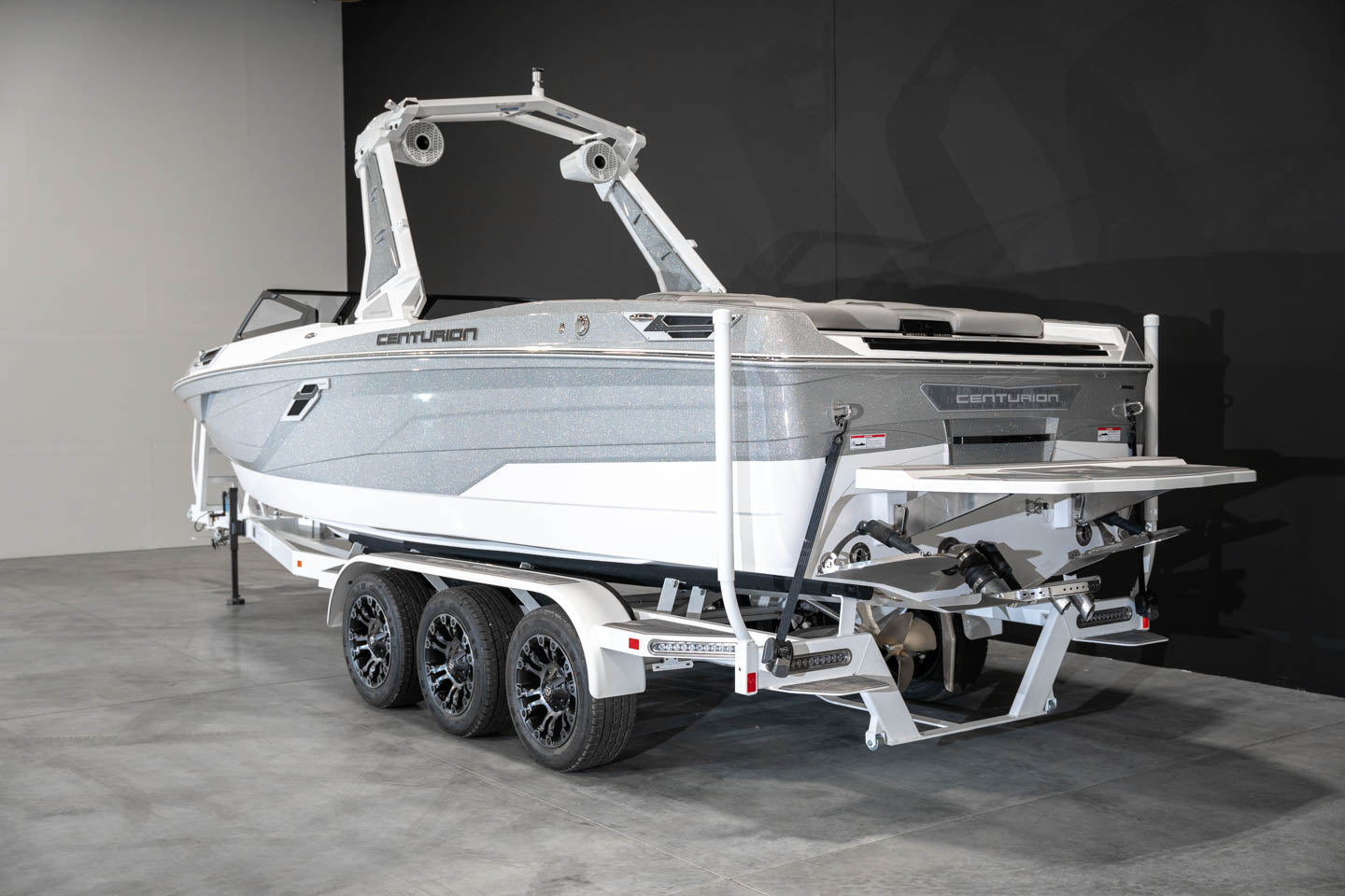 2023 Centurion Ri265 Silver Flake / White - BoardCo Boats