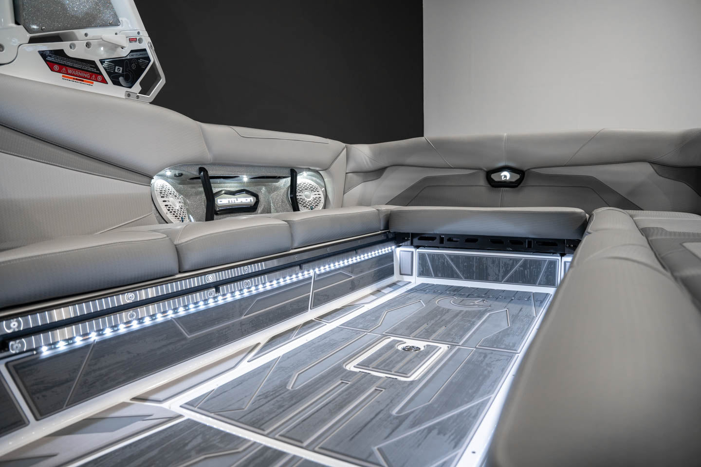 2023 Centurion Ri265 Silver Flake / White - BoardCo Boats