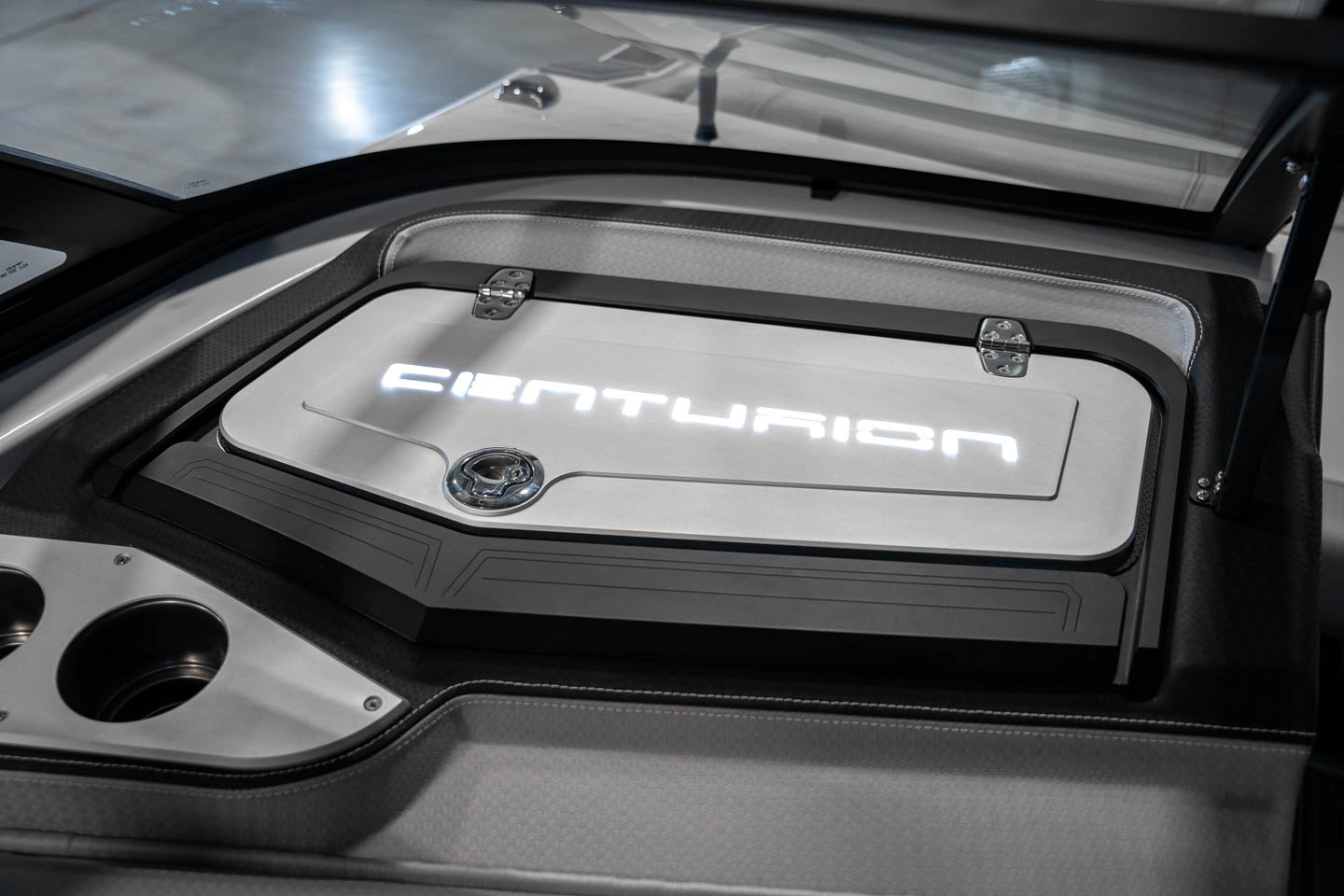 2023 Centurion Ri265 Silver Flake / White - BoardCo Boats