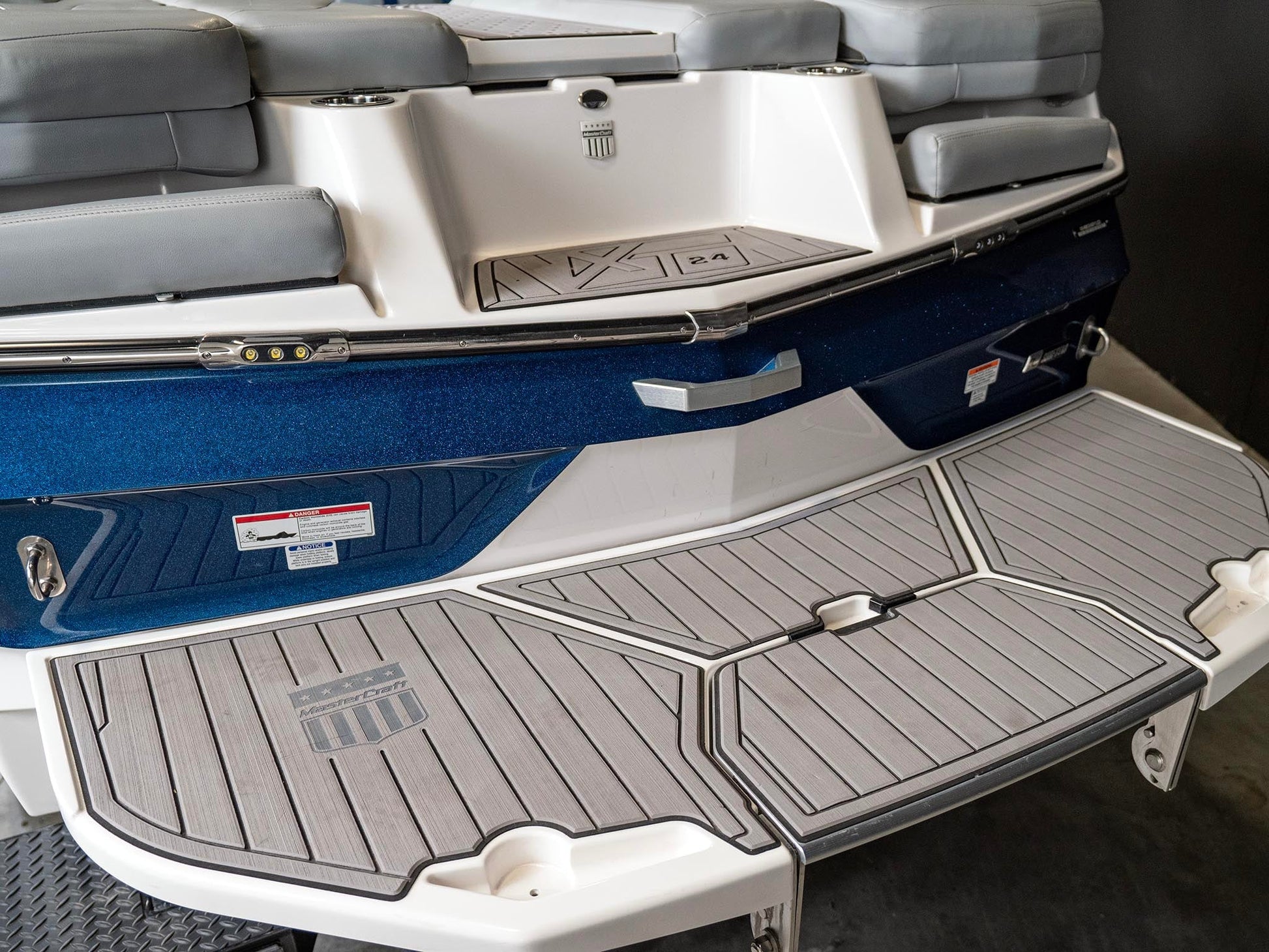 2023 Mastercraft XT24 - Blue Flake / White - BoardCo Boats