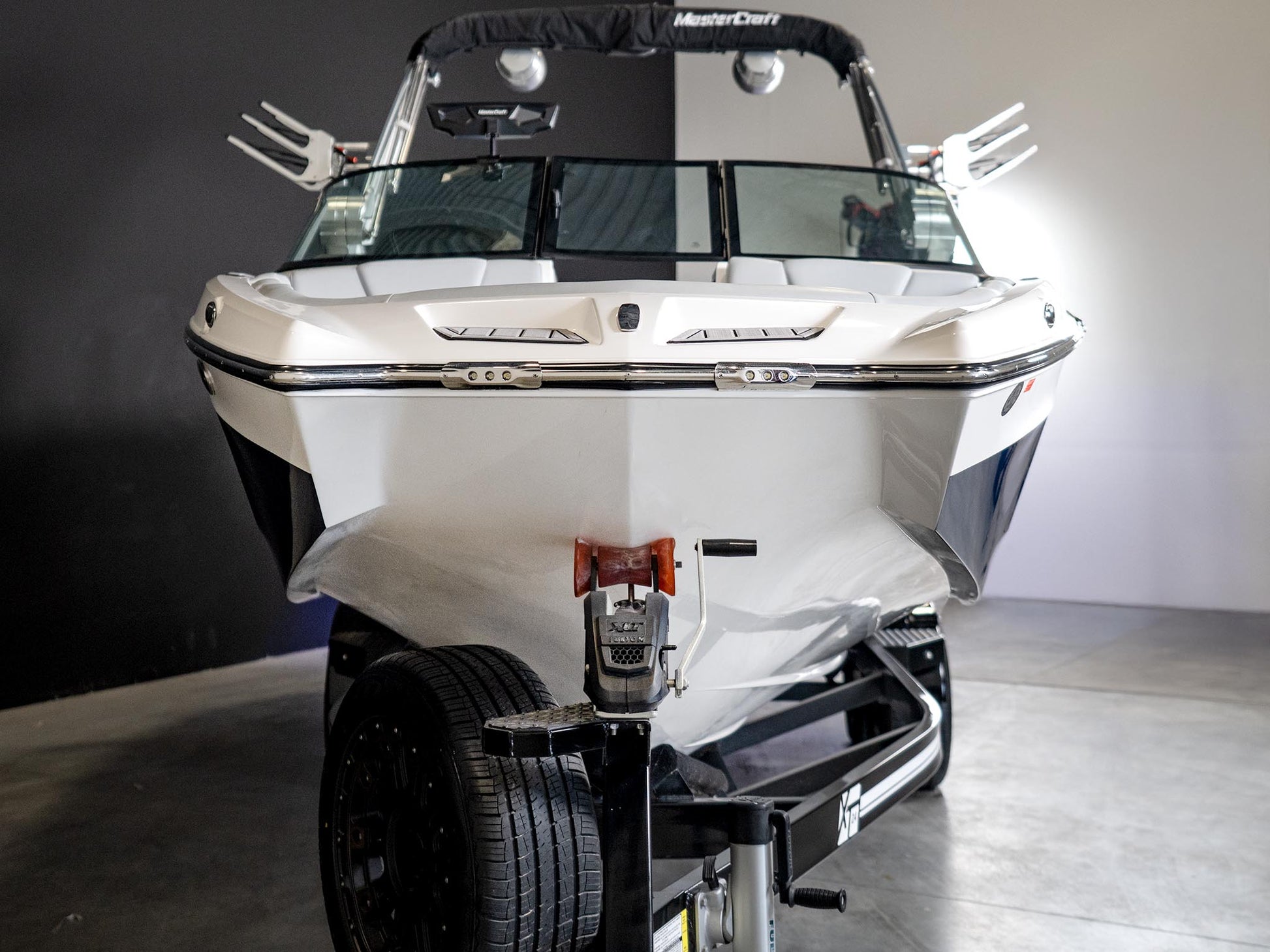 2023 Mastercraft XT24 - Blue Flake / White - BoardCo Boats