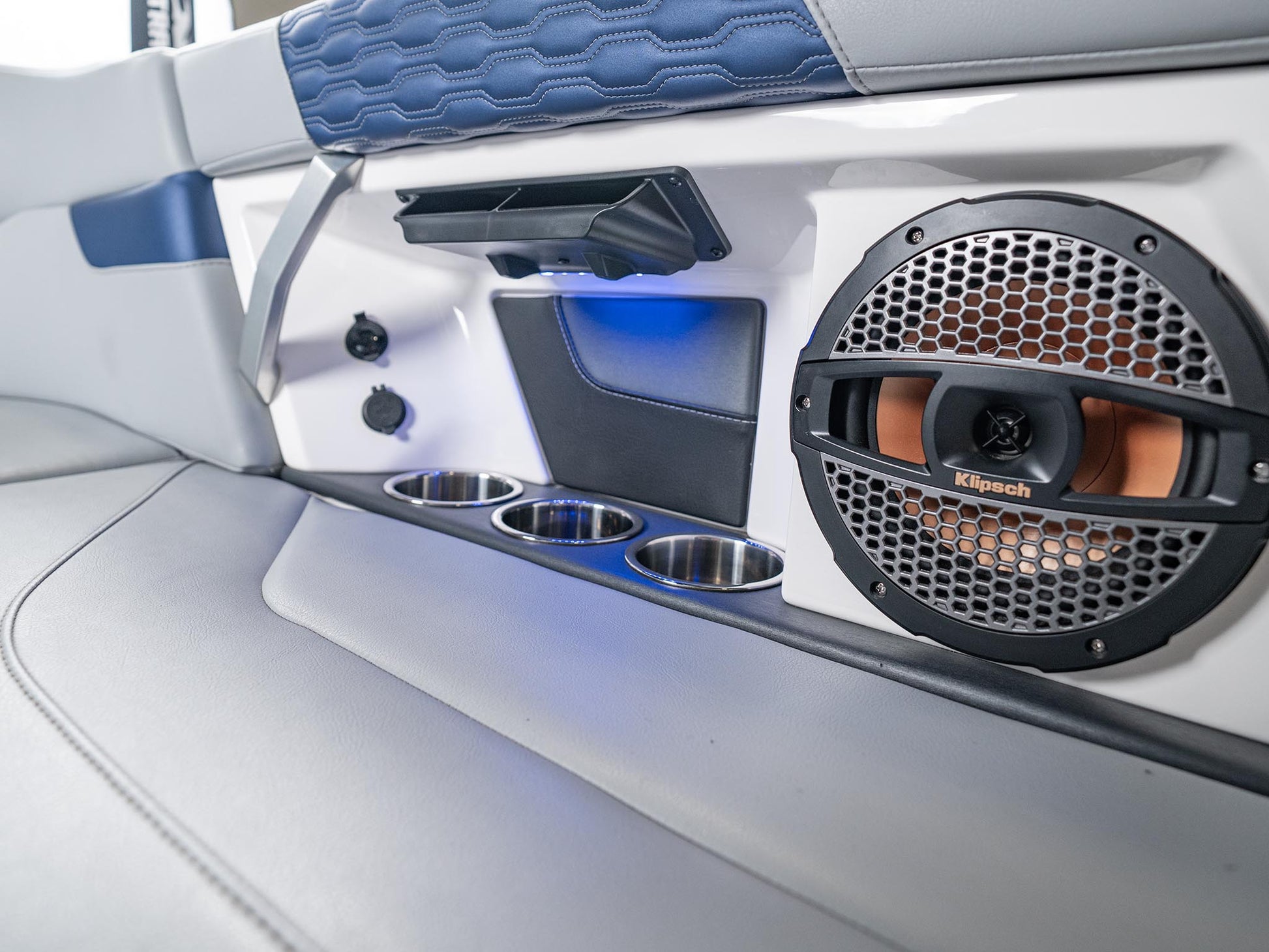 2023 Mastercraft XT24 - Blue Flake / White - BoardCo Boats
