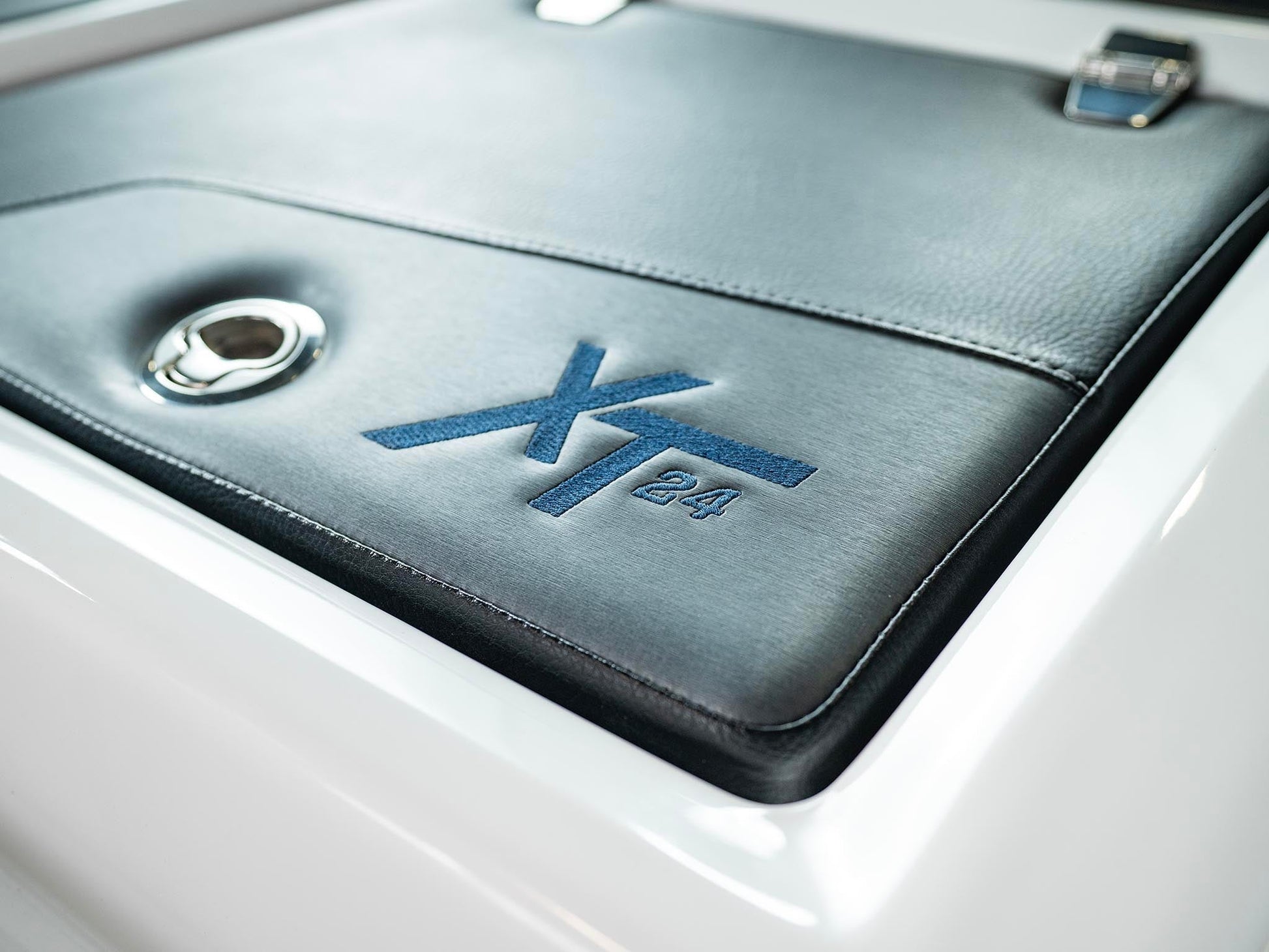 2023 Mastercraft XT24 - Blue Flake / White - BoardCo Boats