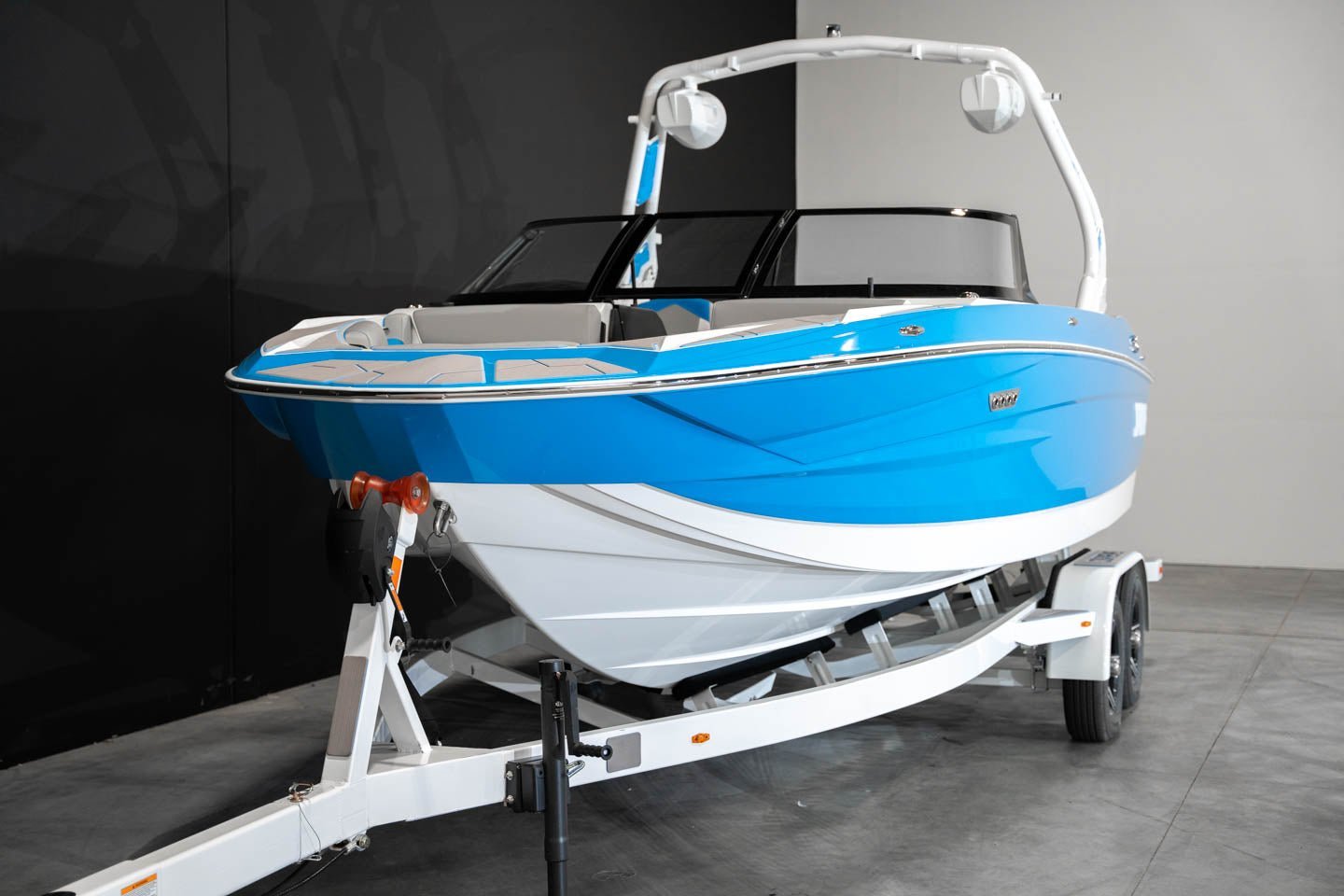 2023 Supreme S220 Electric Blue / White - BoardCo