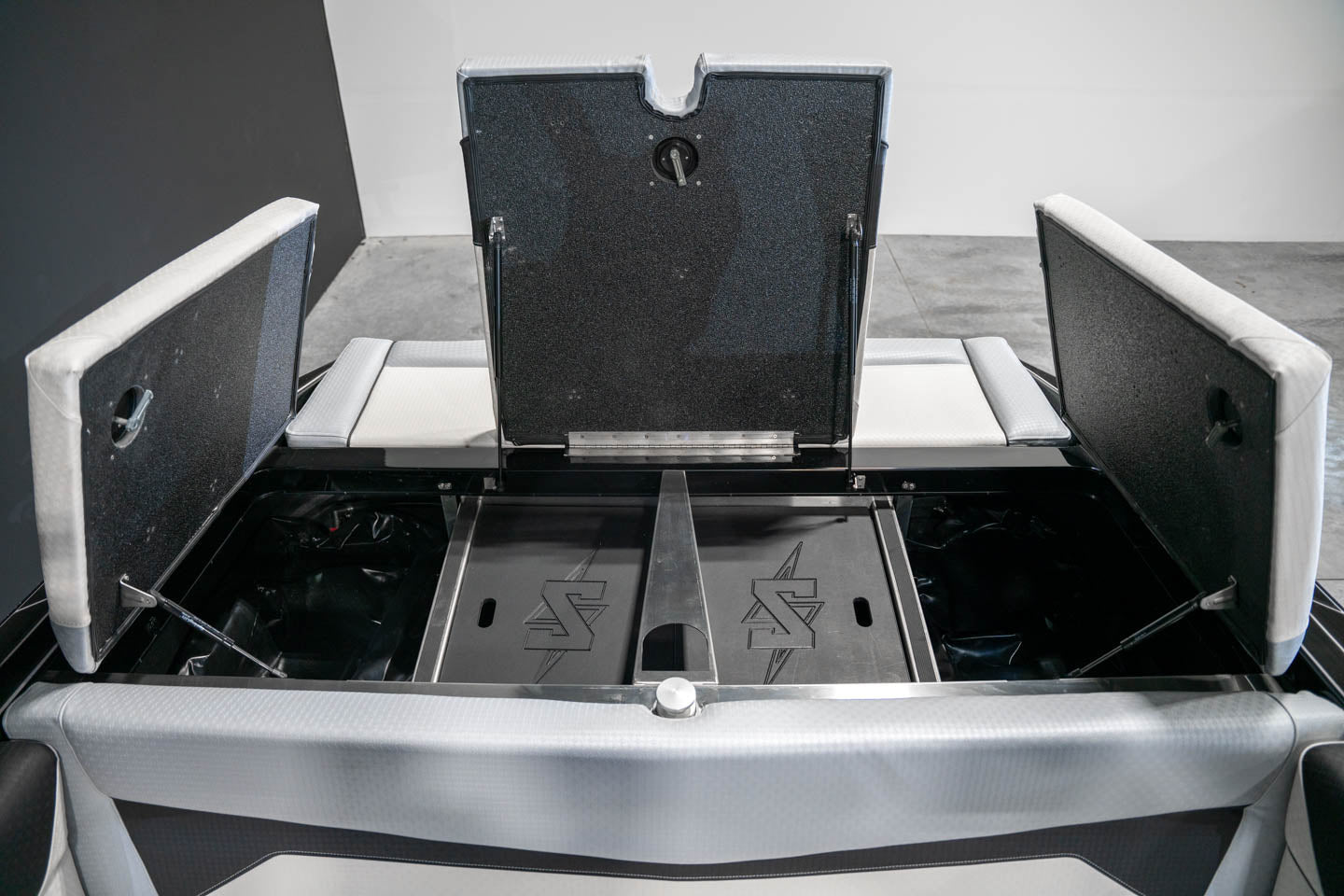 2023 Supreme S220 Lavender Flake / Black - BoardCo Boats