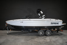2023 Supreme S220 White / Black - BoardCo