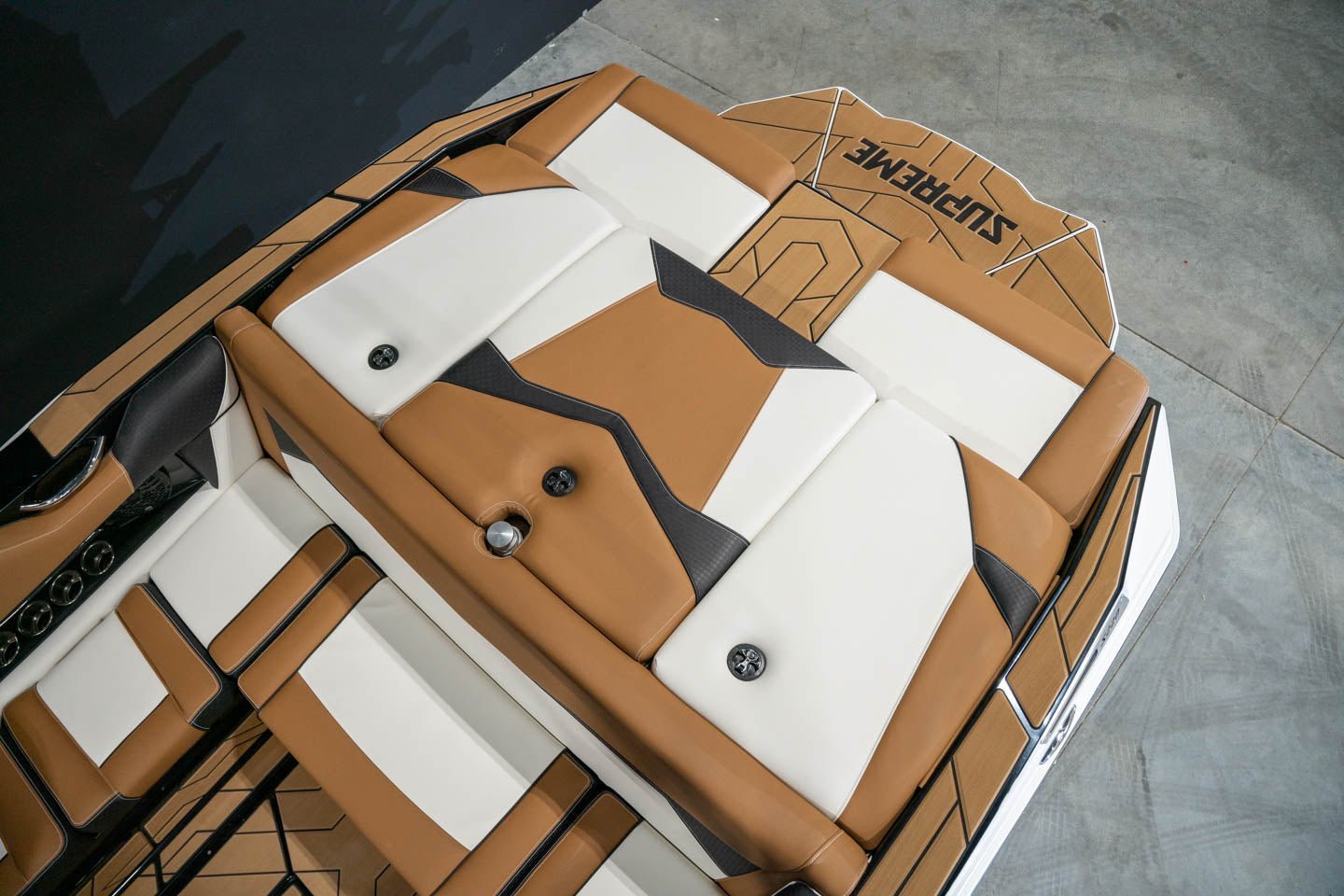 2023 Supreme S220 White / Black - BoardCo