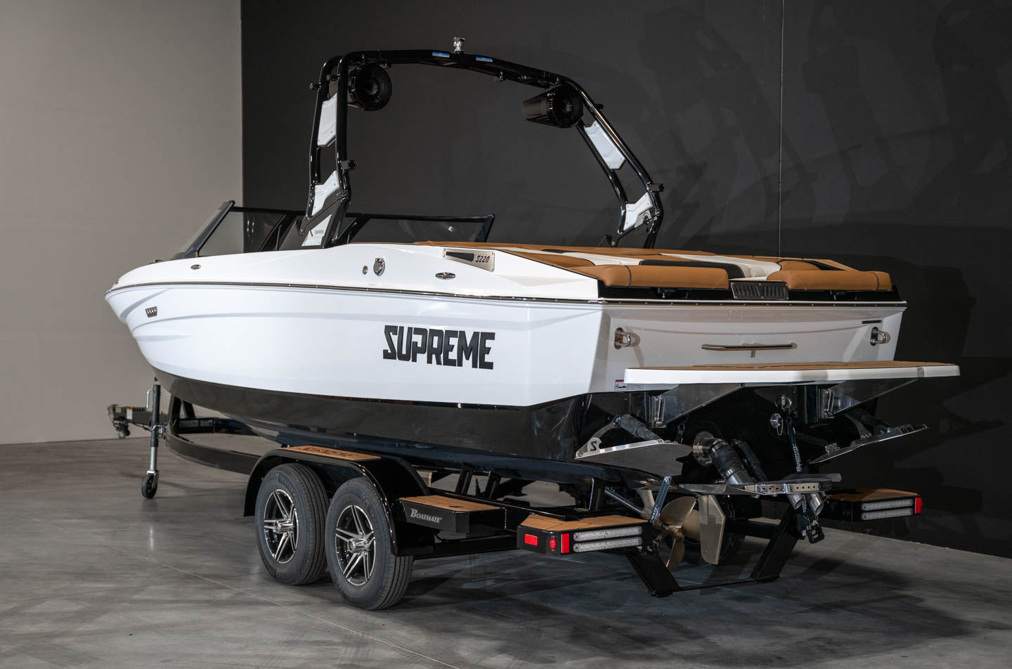 2023 Supreme S220 White / Black - BoardCo
