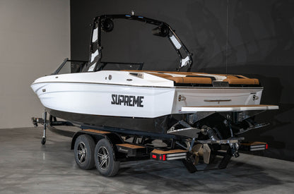2023 Supreme S220 White / Black - BoardCo