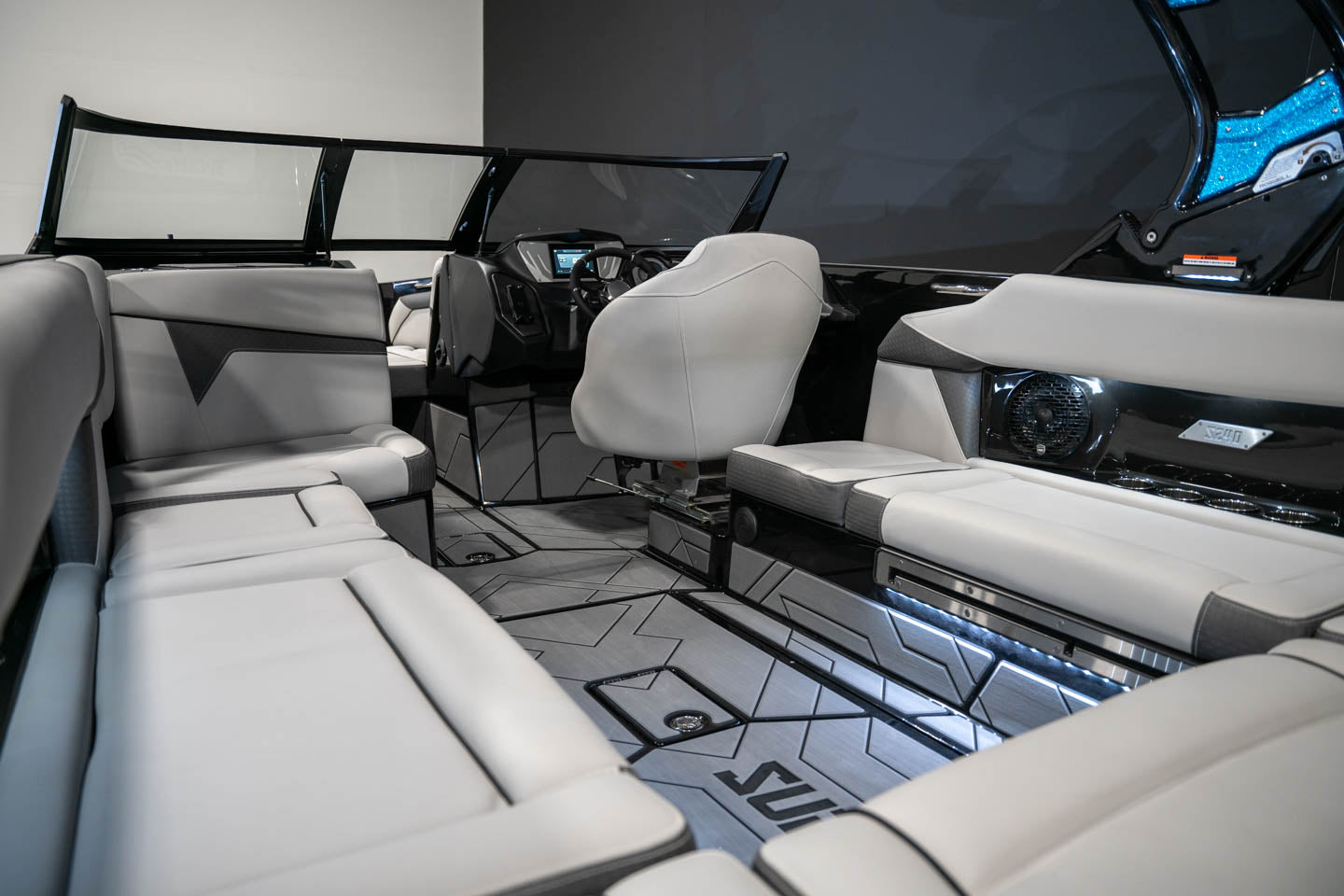 2023 Supreme S240 Bahama Blue Flake / Black - BoardCo Boats