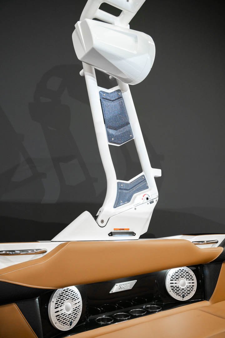 2023 Supreme S240 Gunmetal Flake / White - BoardCo Boats