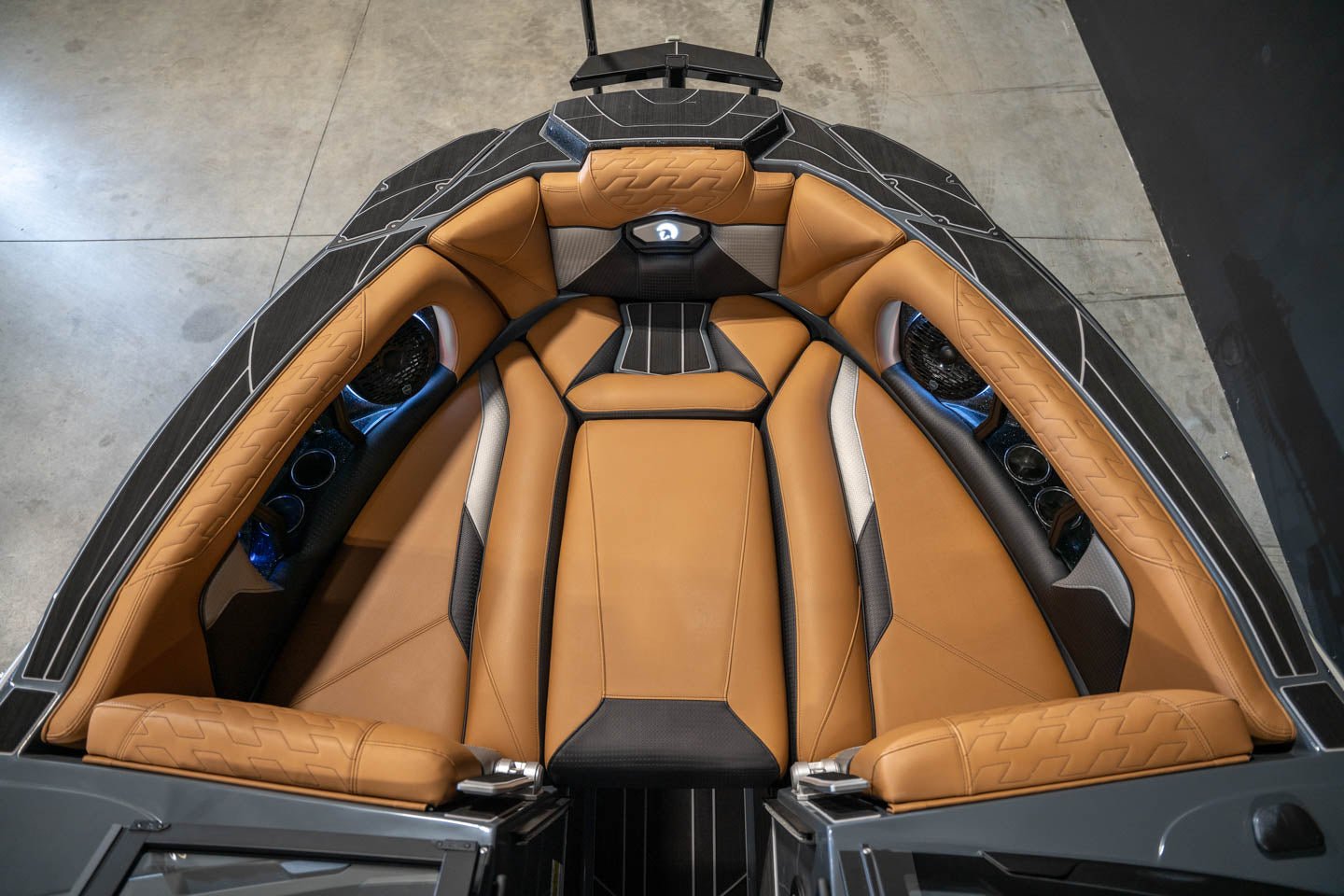 2024 Centurion Ri230 Gun Flake / Black Flake / Charcoal - BoardCo Boats