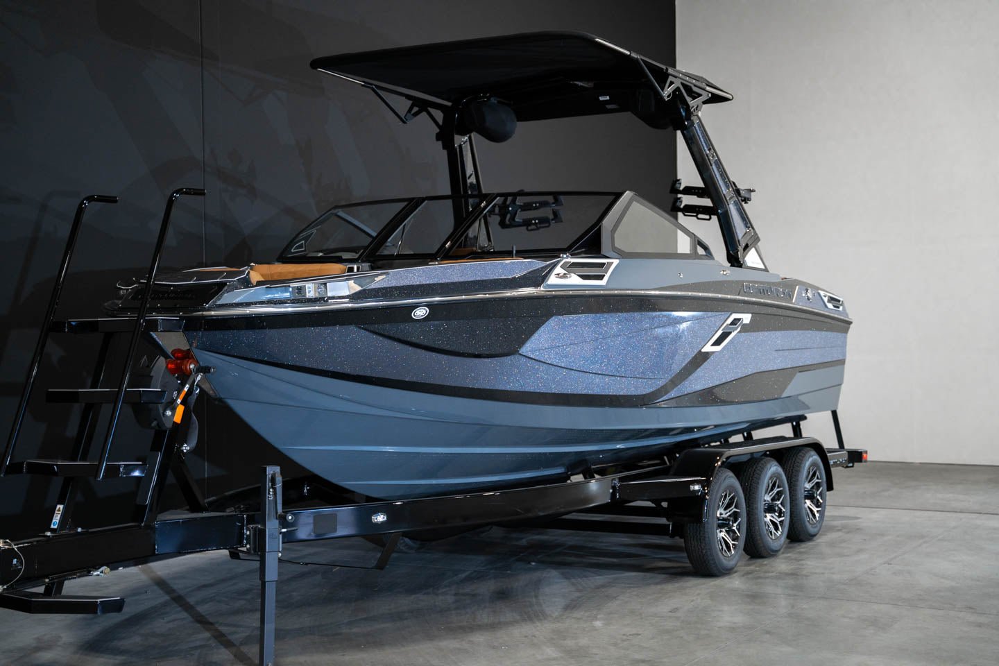 2024 Centurion Ri230 Gun Flake / Black Flake / Charcoal - BoardCo Boats