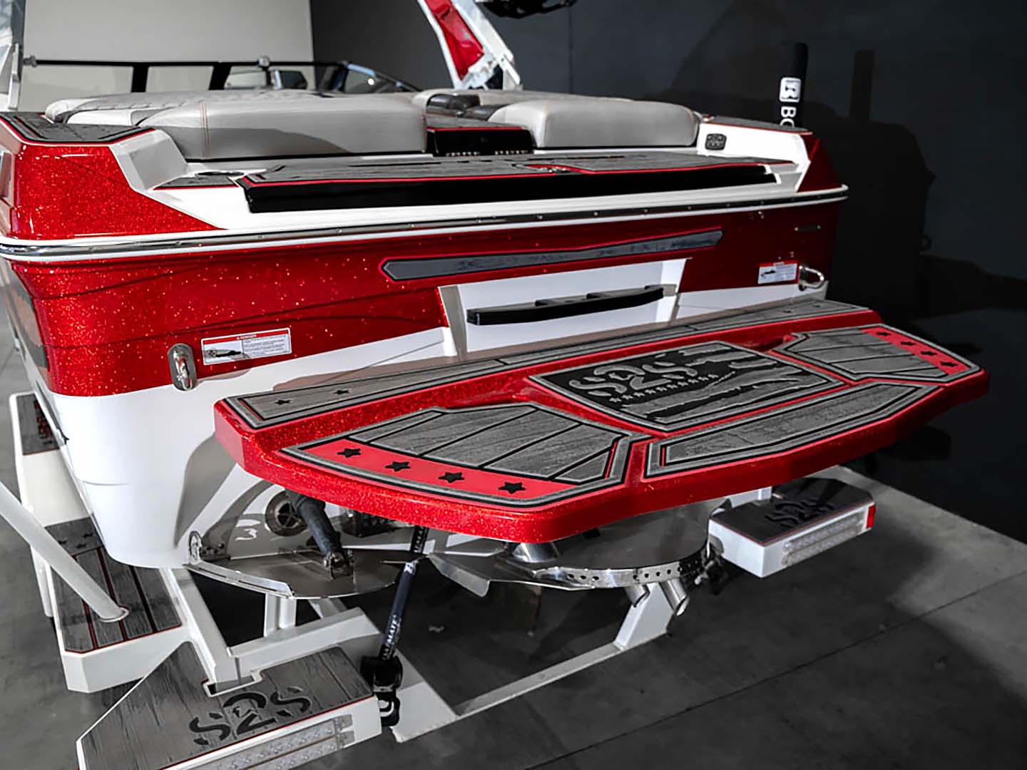 2024 Centurion Ri230 - S2S Edition Fire Red Metal Flake / White Frost - BoardCo Boats