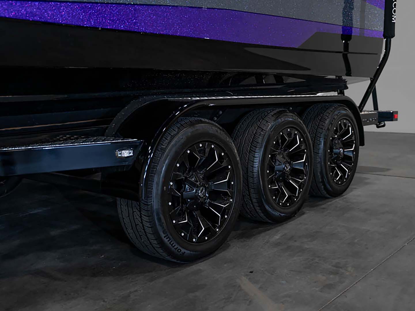 2024 Centurion Ri245 - Brilliant Purple Flake / Gunmetal Flake / Onyx Black - BoardCo Boats