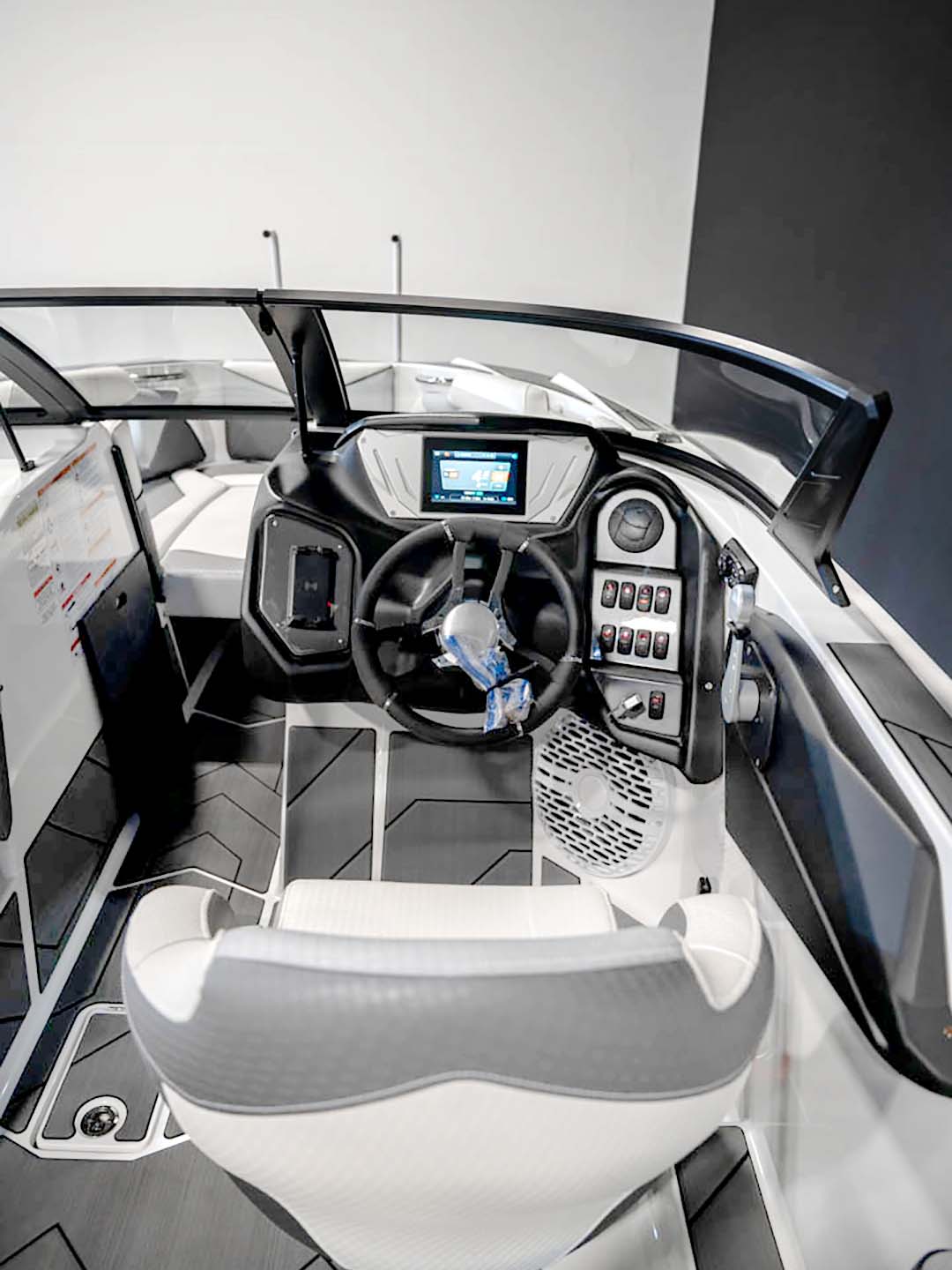 2024 Supreme S220 Silver Flake / White - BoardCo