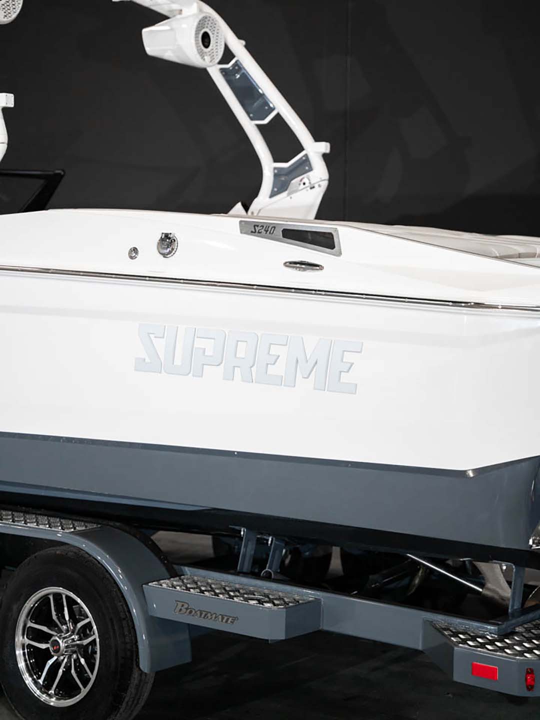 2024 Supreme S240 Charcoal / White - BoardCo Boats