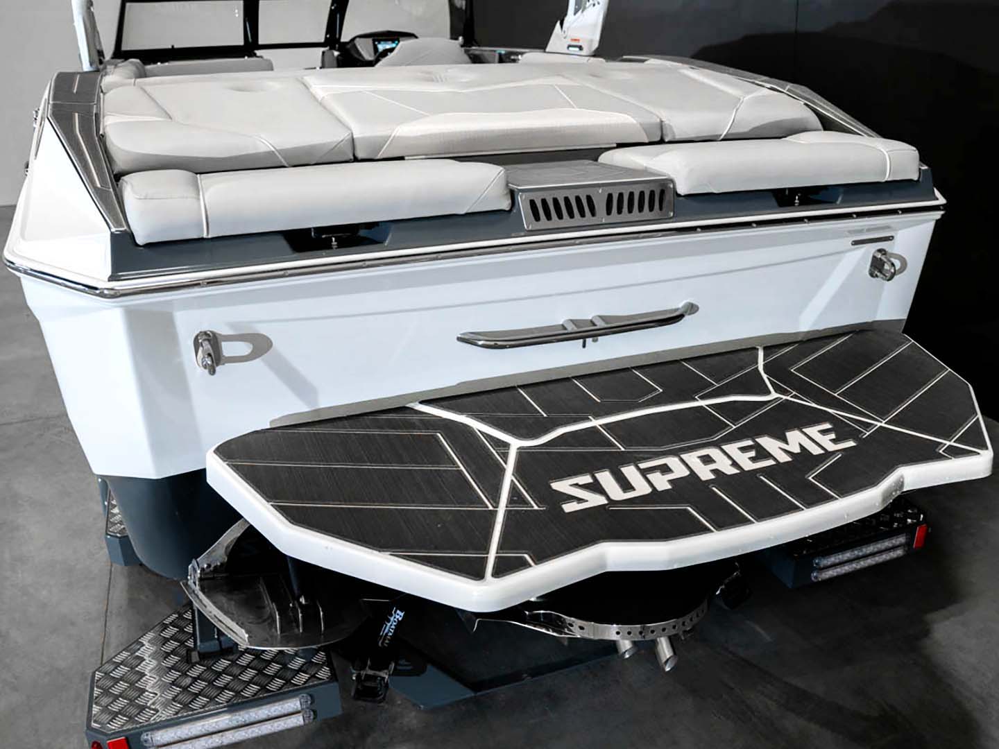 2024 Supreme S240 Charcoal / White - BoardCo