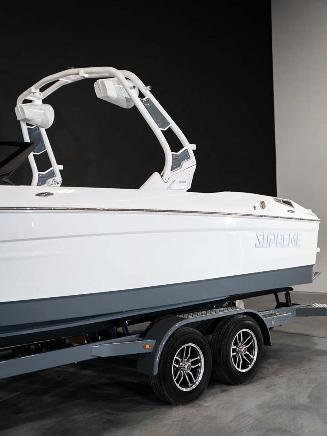 2024 Supreme S240 Charcoal / White - BoardCo Boats