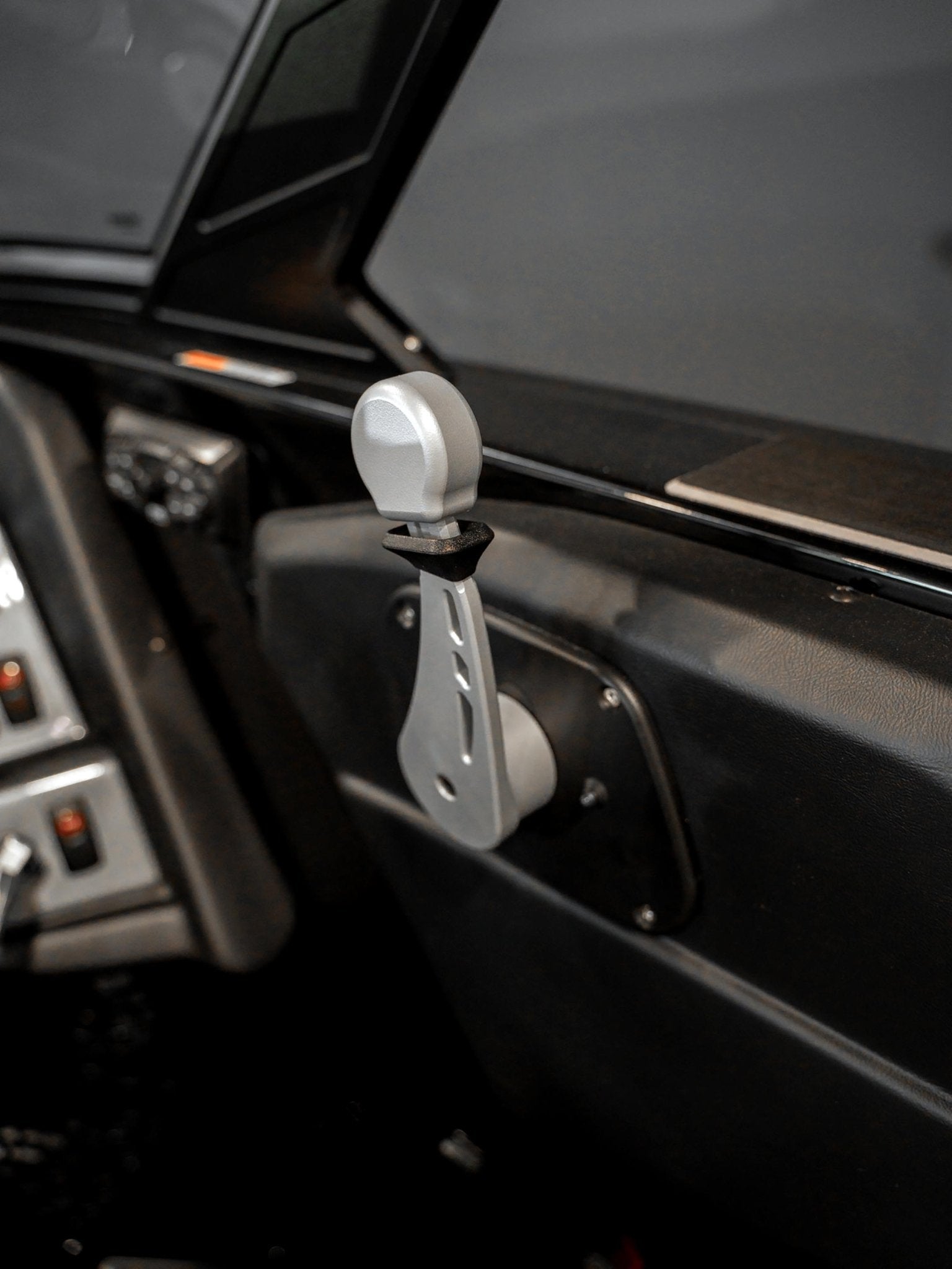 2024 Supreme S240 - Onyx Black / Bahama Blue Flake - BoardCo Boats