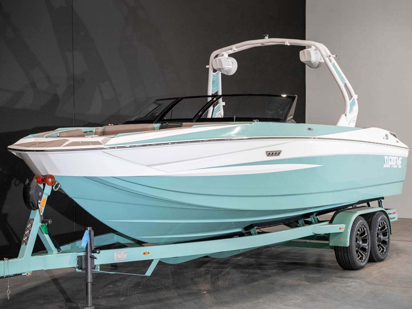 2024 Supreme S240 Spearmint / White - BoardCo