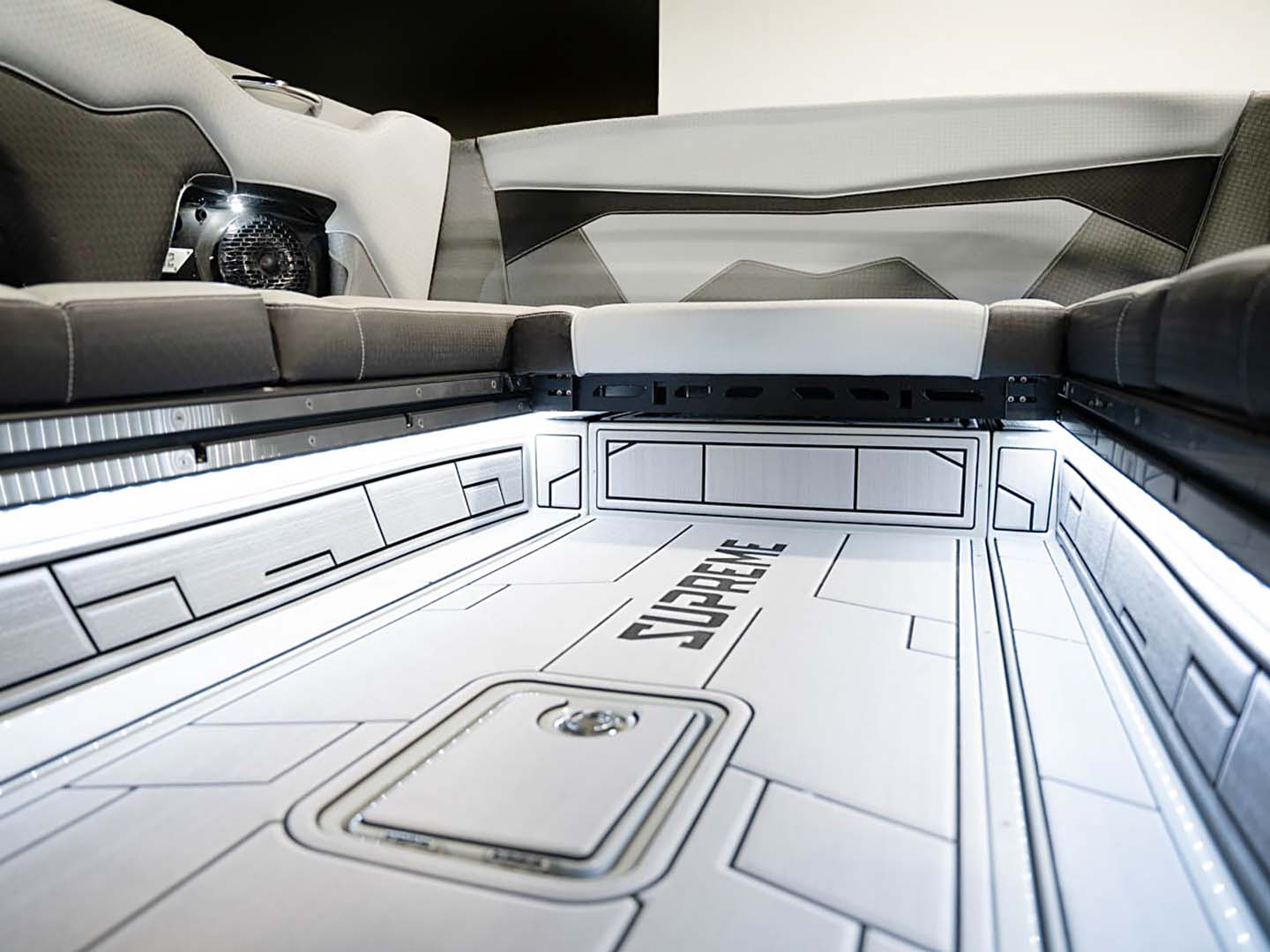 2024 Supreme ZS252 Stone Grey - BoardCo Boats