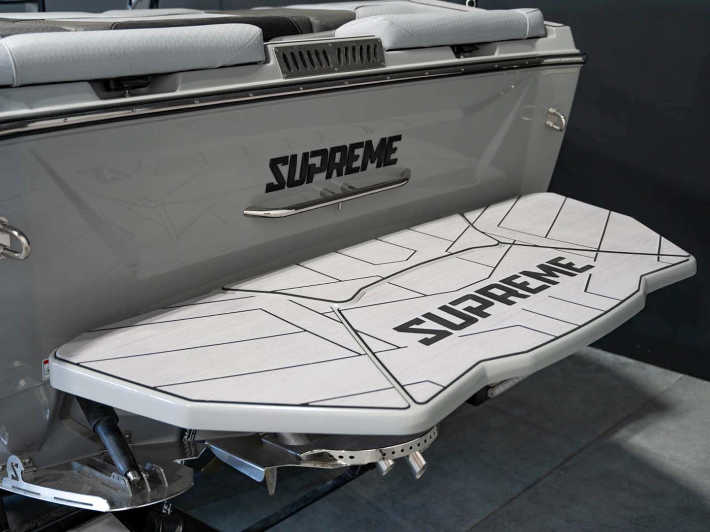 2024 Supreme ZS252 Stone Grey - BoardCo Boats