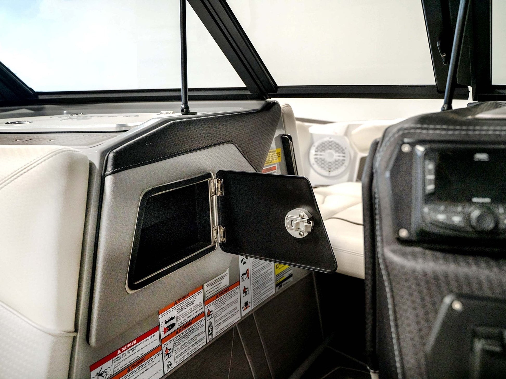 2025 Centurion Fe23 - White Frost / Stone Gray - BoardCo Boats