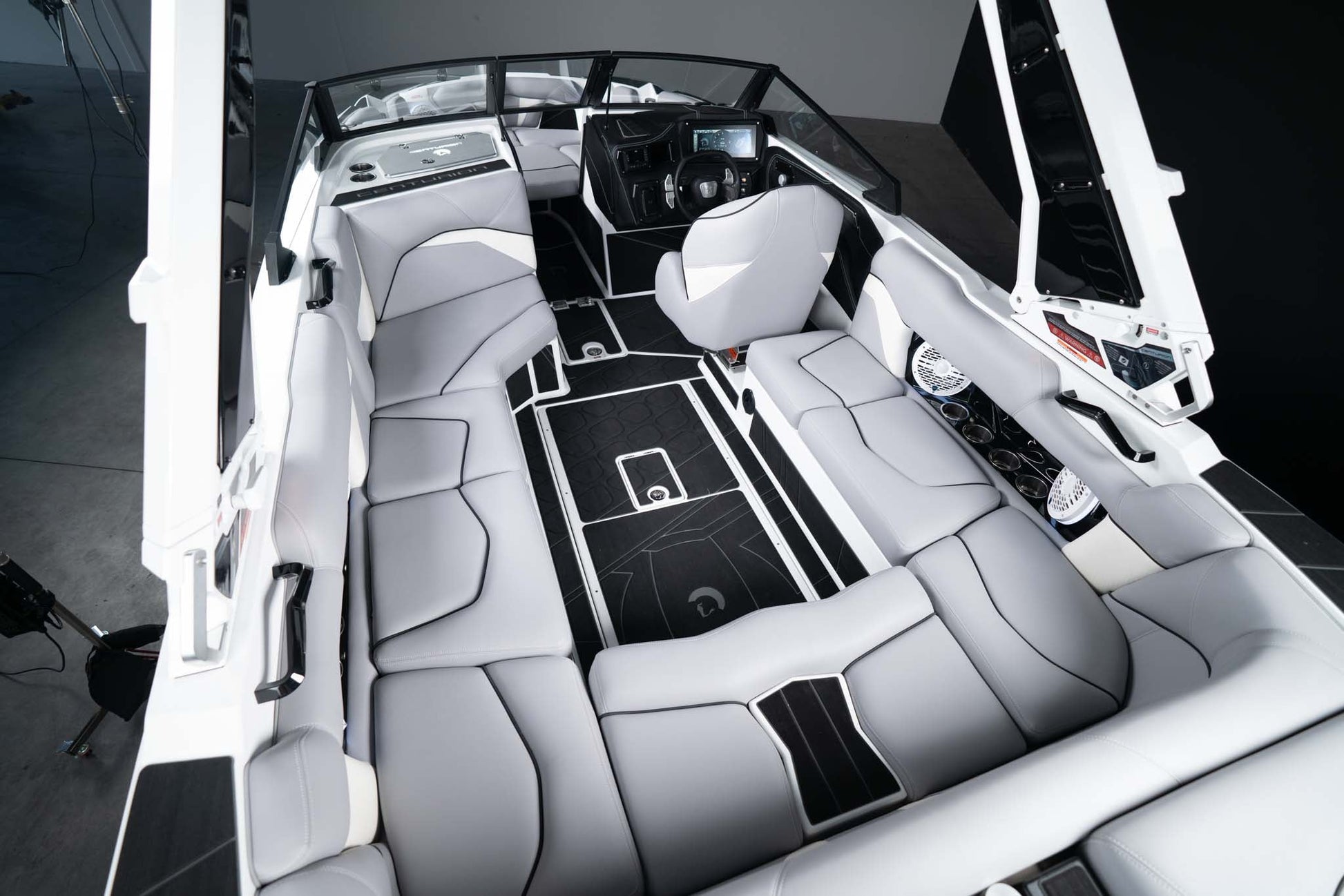 2025 Centurion Fe23 - White Stormtrooper - BoardCo Boats