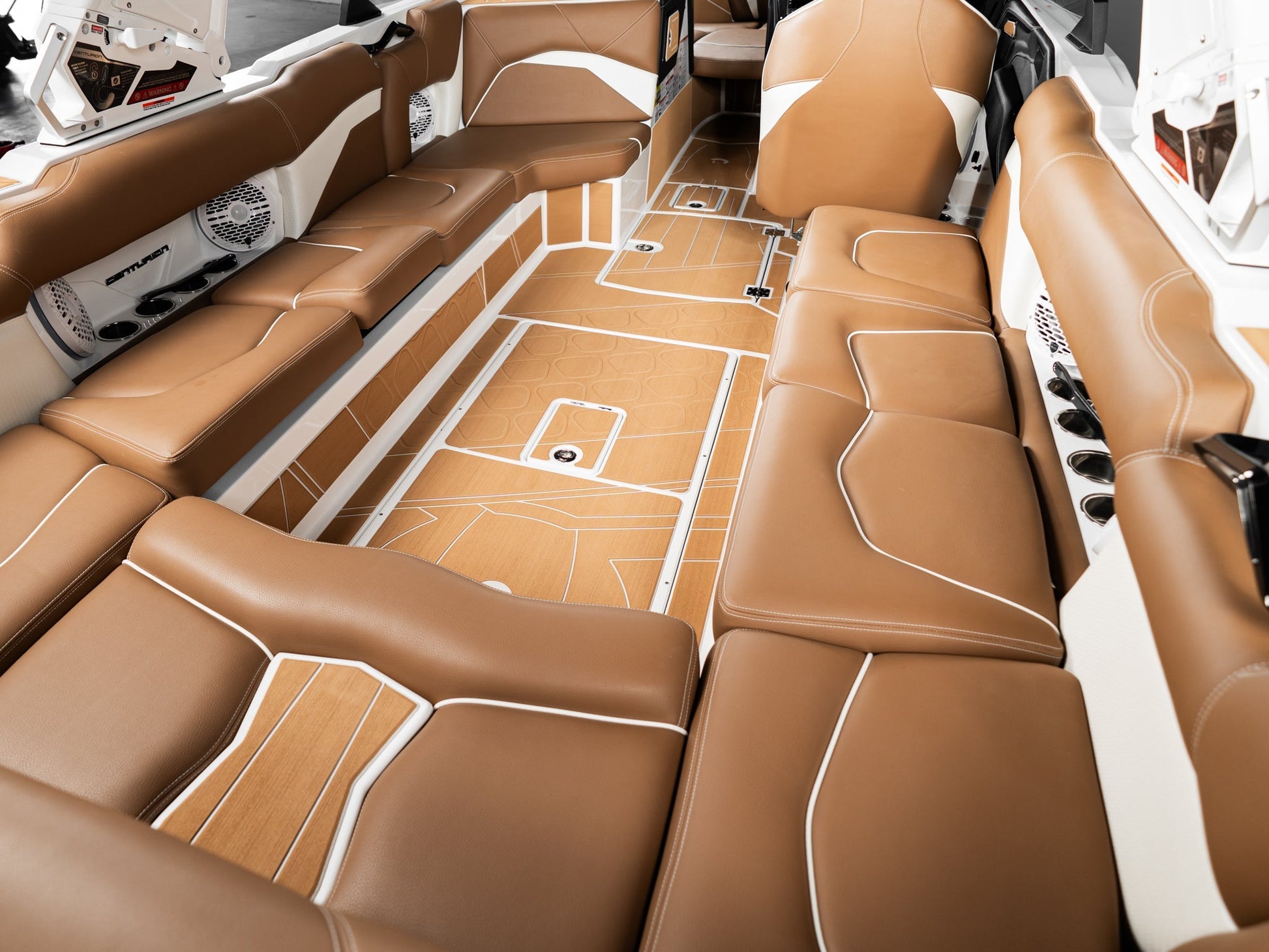 2025 Centurion Fe25 - White Frost / Castano Brown Interior - BoardCo Boats