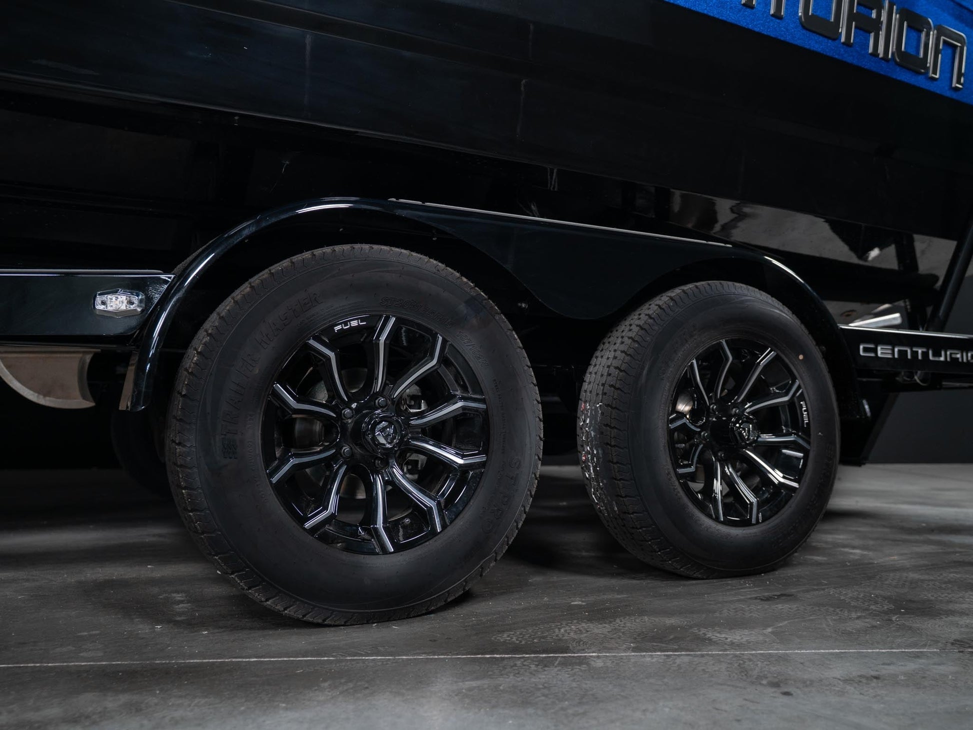 2025 Centurion NV233 - Canadian Blue / Black - BoardCo Boats