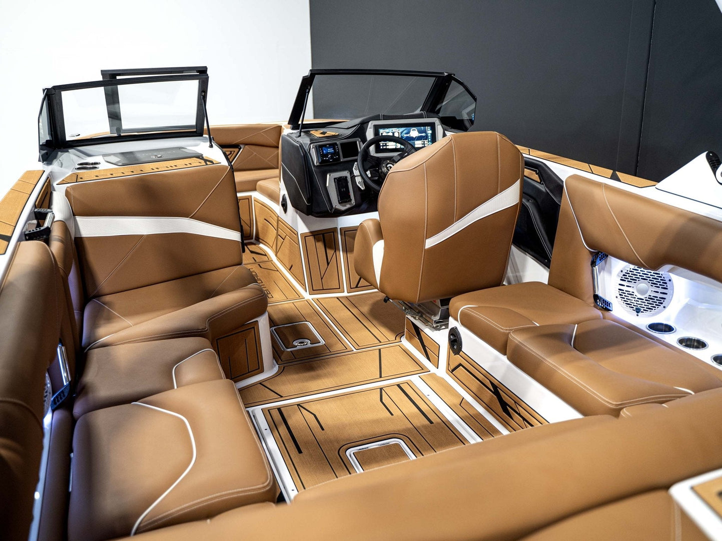 2025 Centurion Nv233 - White Frost / Castano Brown - BoardCo Boats