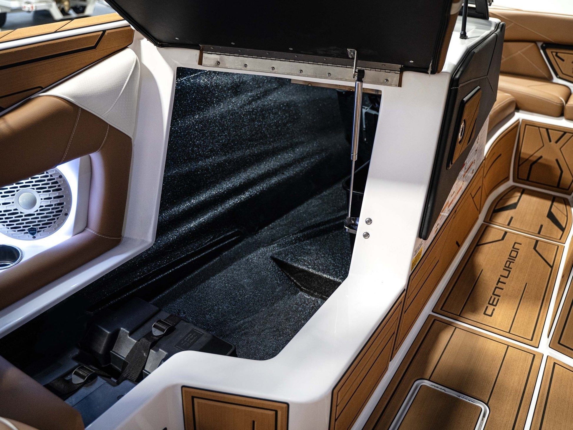 2025 Centurion Nv233 - White Frost / Castano Brown - BoardCo Boats