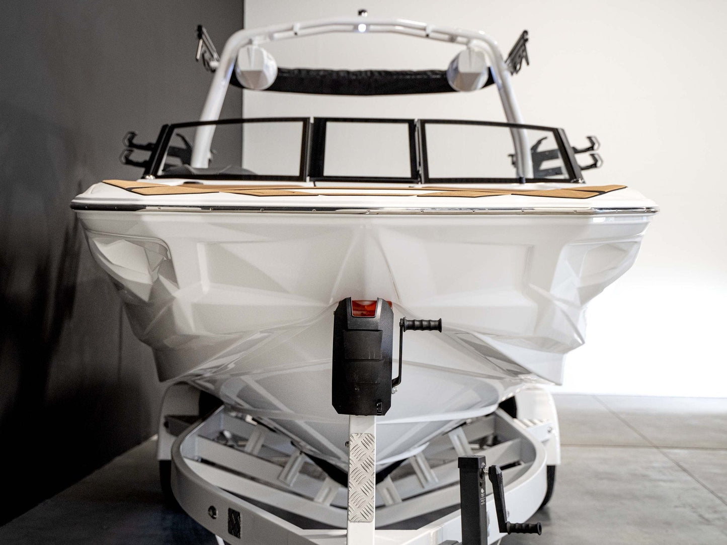 2025 Centurion Nv233 - White Frost / Castano Brown - BoardCo Boats