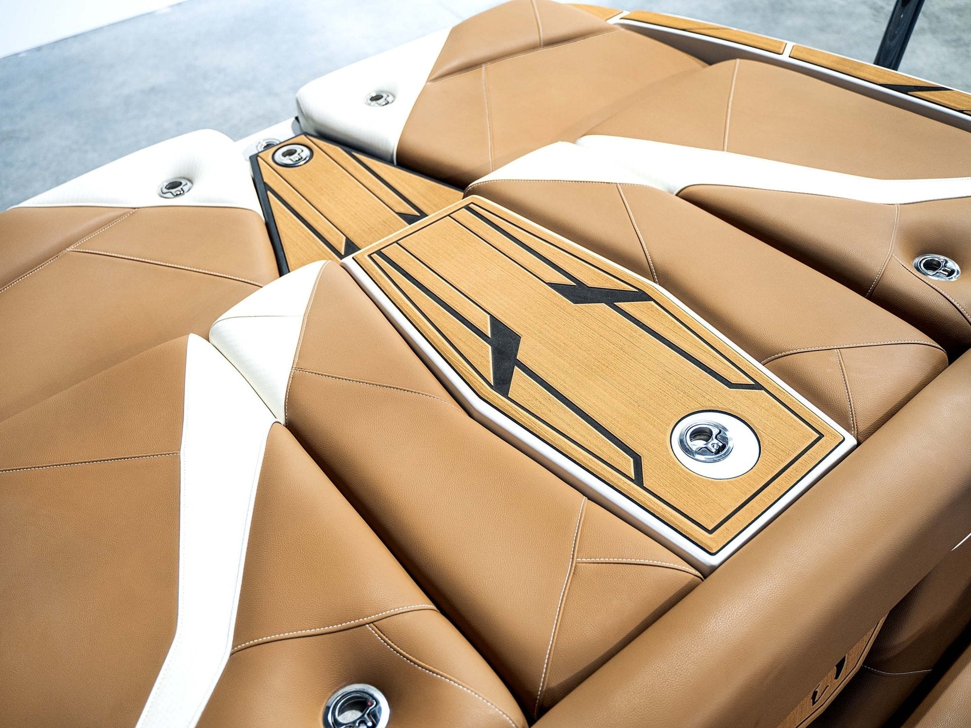 2025 Centurion Nv233 - White Frost / Castano Brown - BoardCo Boats