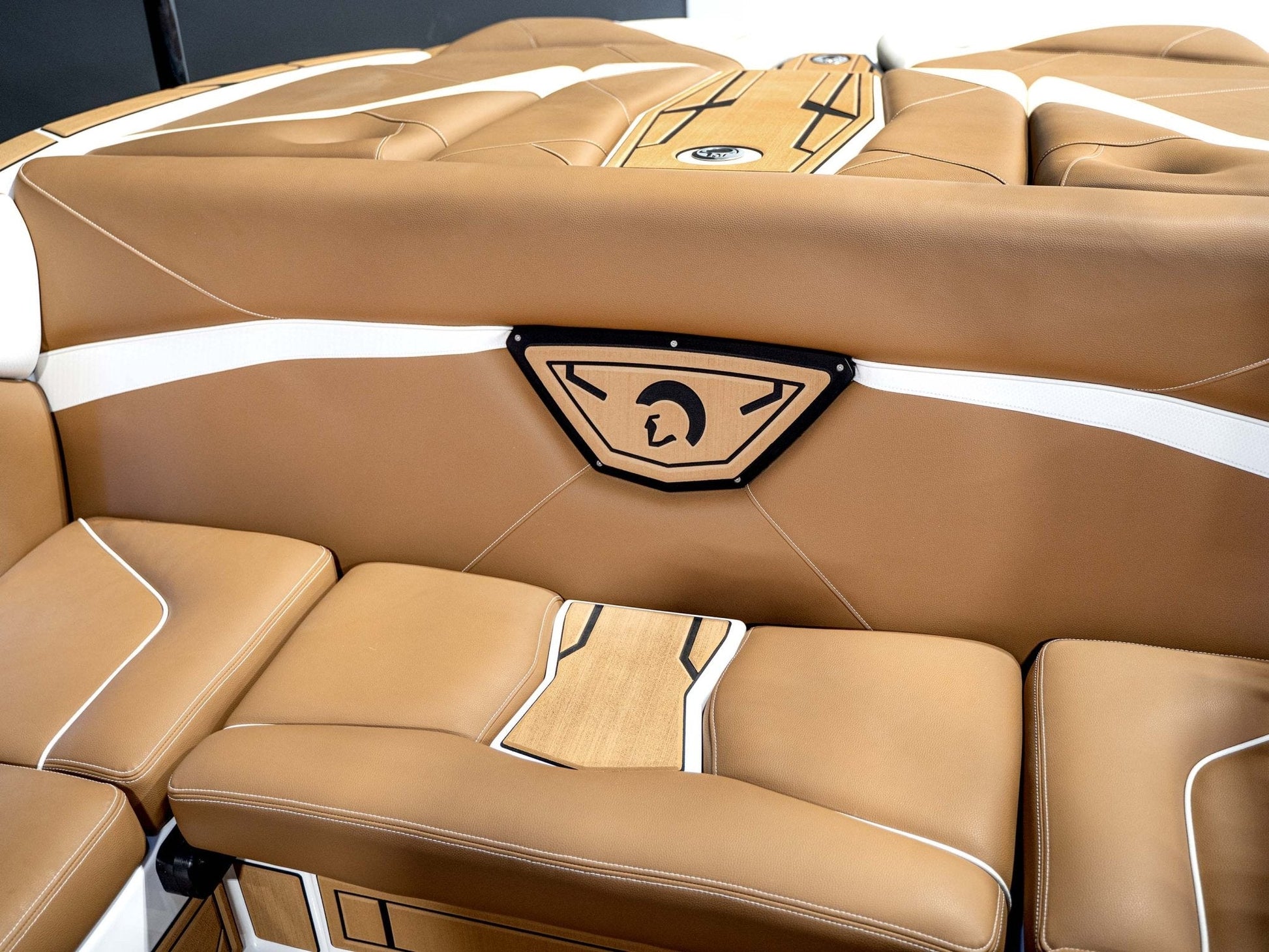 2025 Centurion Nv233 - White Frost / Castano Brown - BoardCo Boats