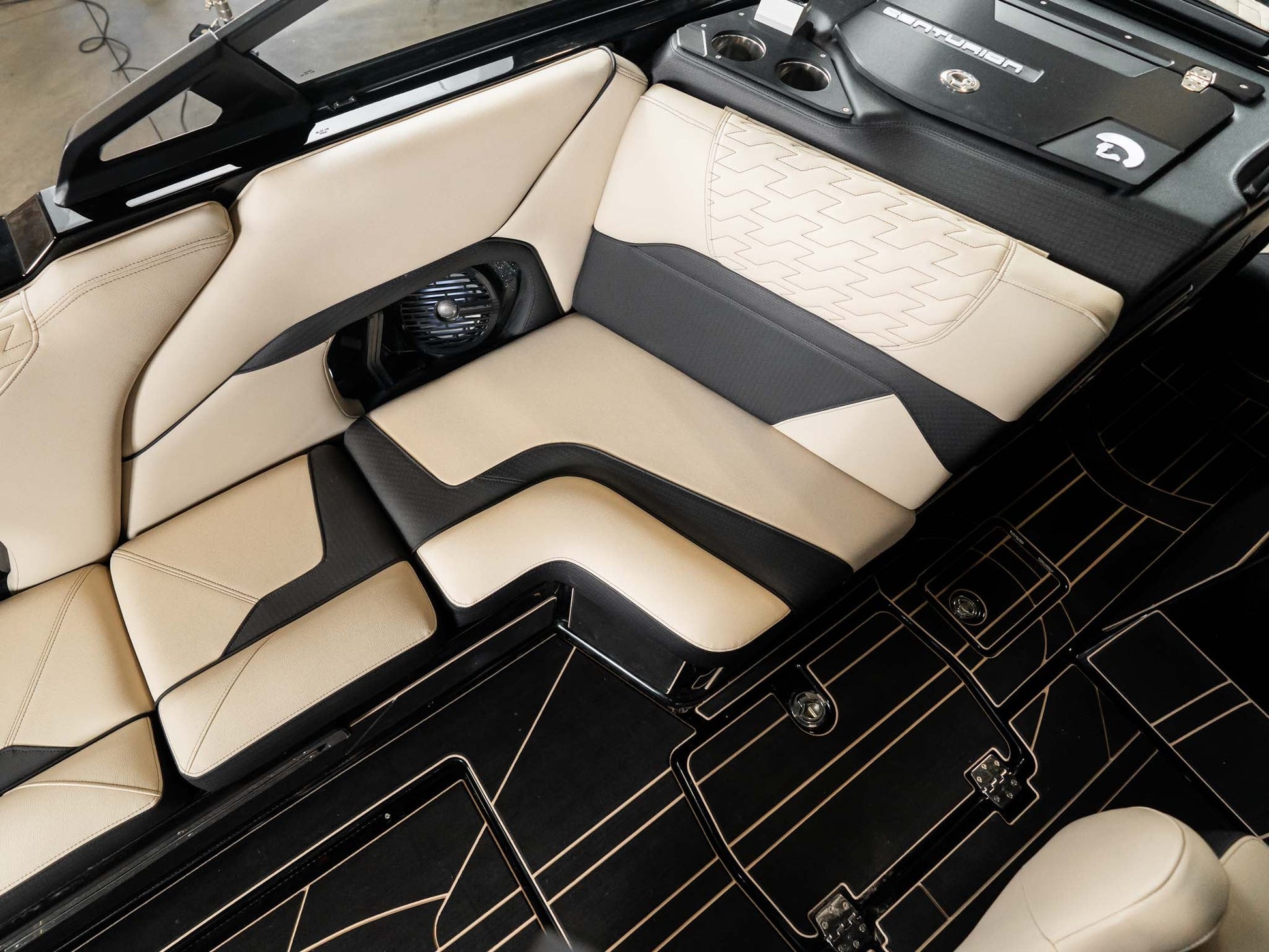 2025 Centurion Ri245 - Black / Black Metal Flake / Light Tan - BoardCo Boats