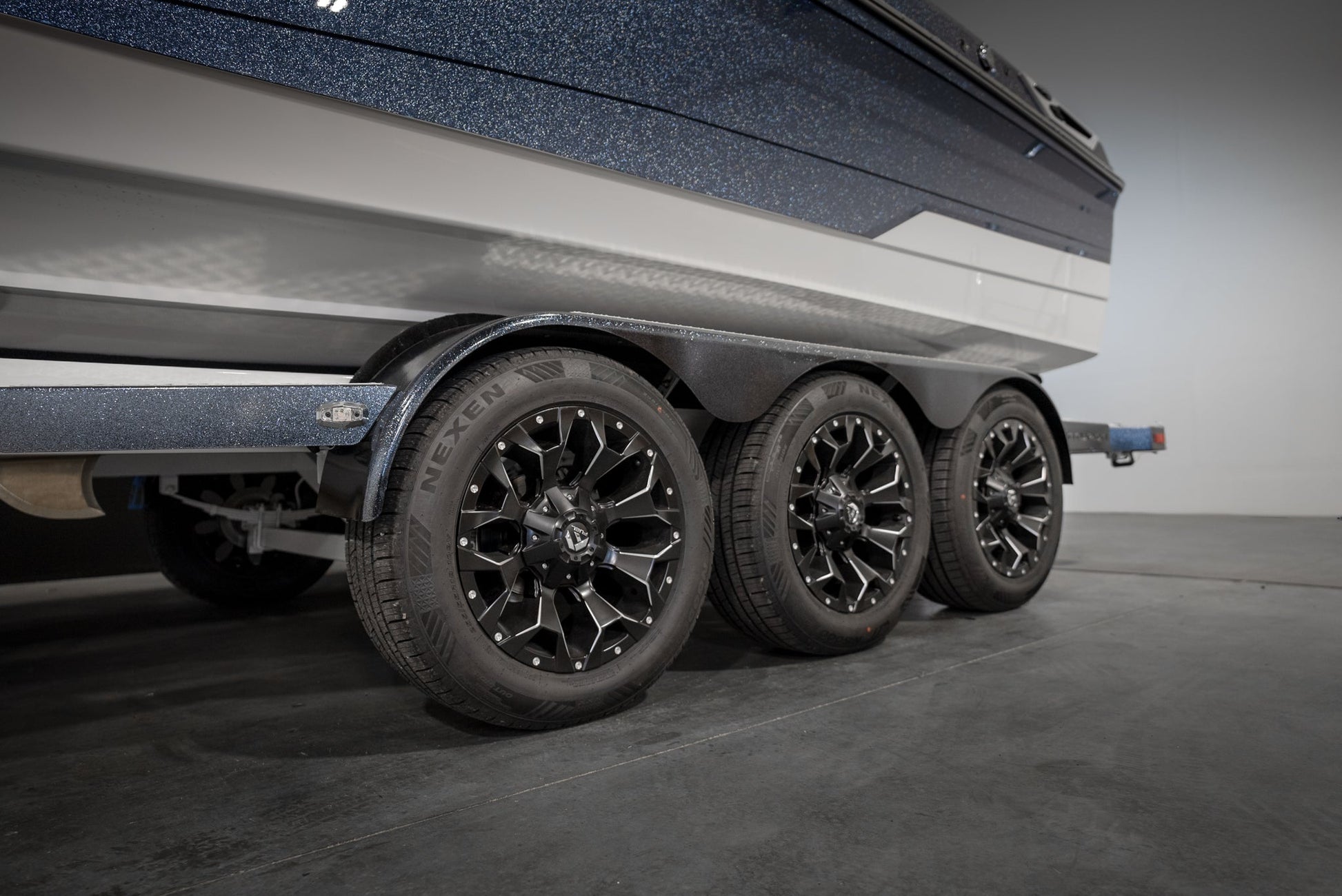 2025 Centurion Ri245 - Blue Steel Flake / White Frost - BoardCo Boats