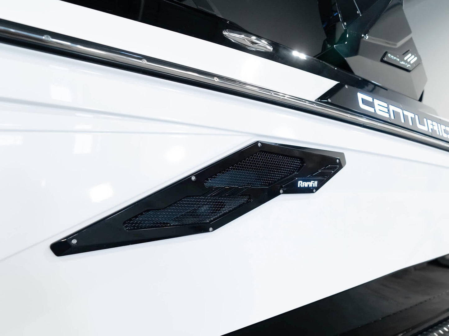 2025 Centurion Ri245 - Onyx Black / White Frost - BoardCo Boats