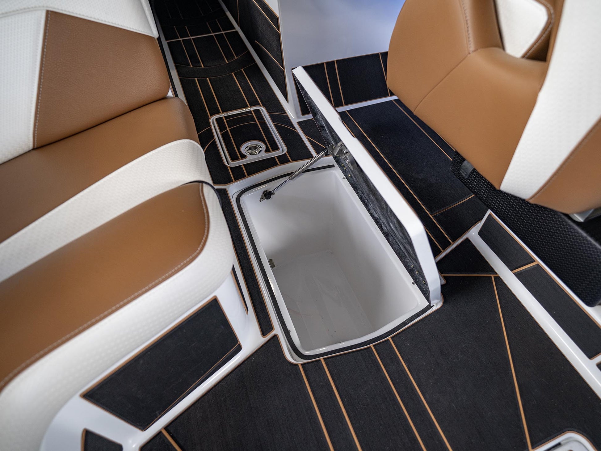 2025 Centurion Ri245 - White / Black / Tan - BoardCo Boats