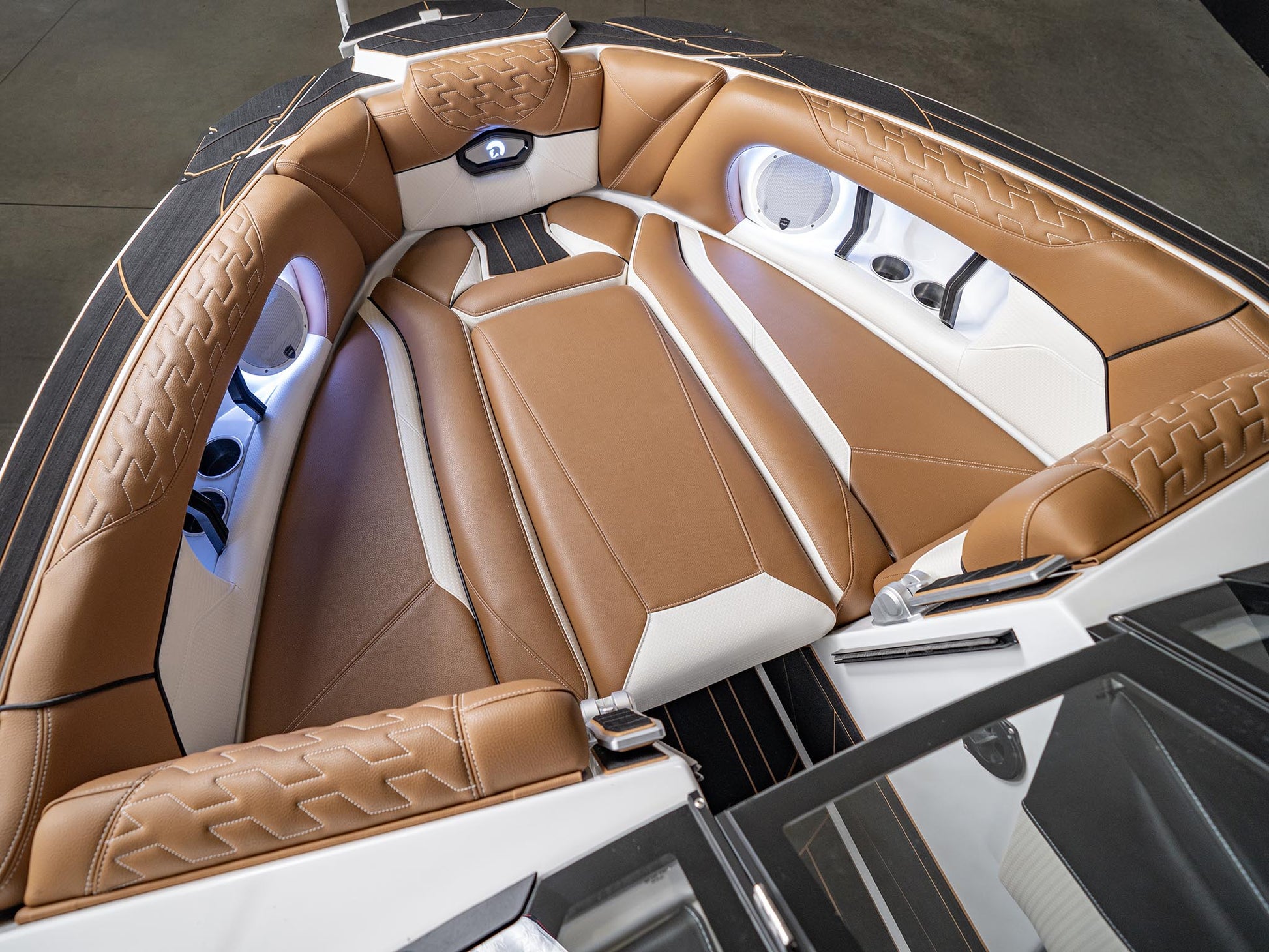 2025 Centurion Ri245 - White / Black / Tan - BoardCo Boats