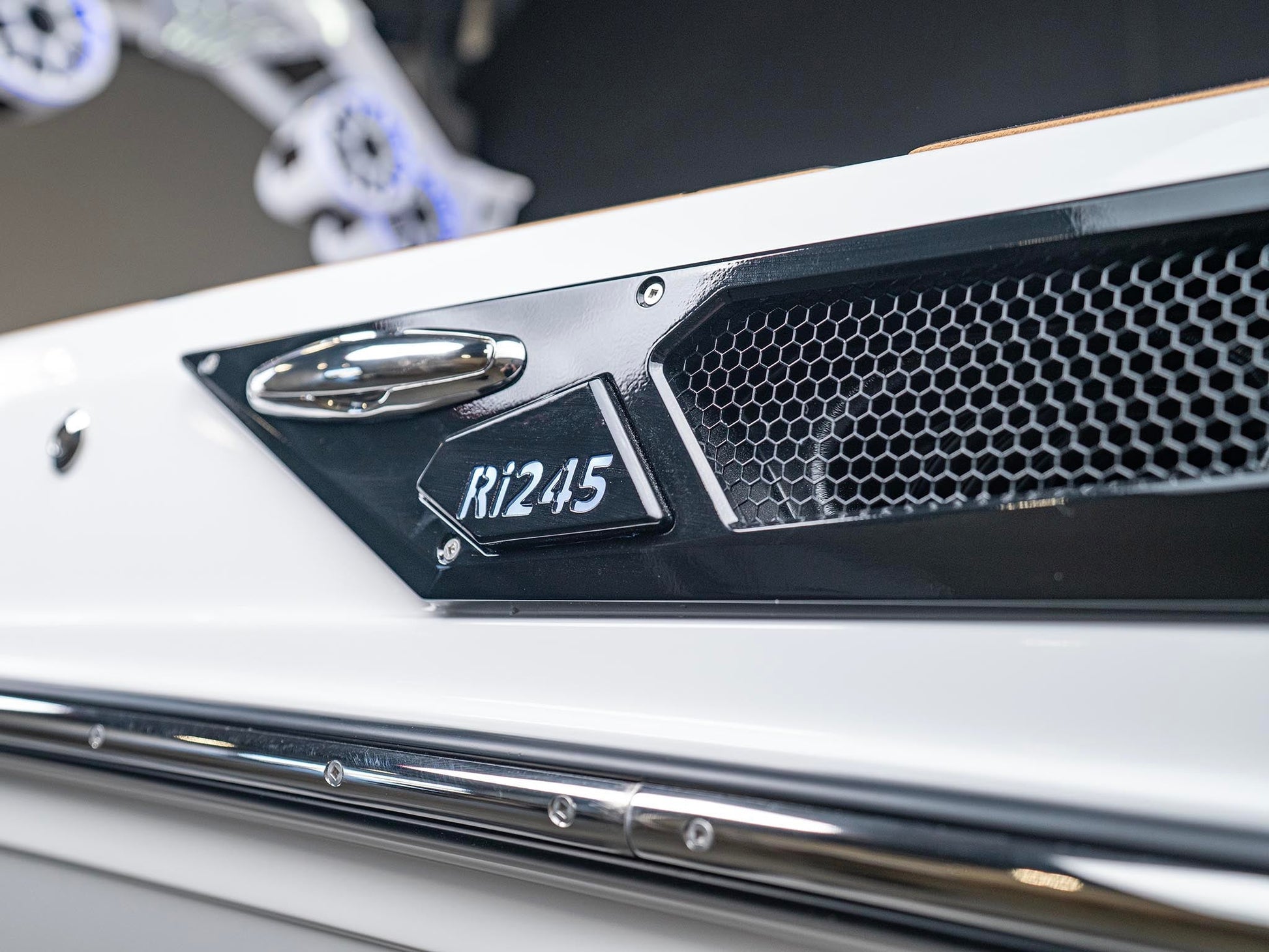 2025 Centurion Ri245 - White / Black / Tan - BoardCo Boats