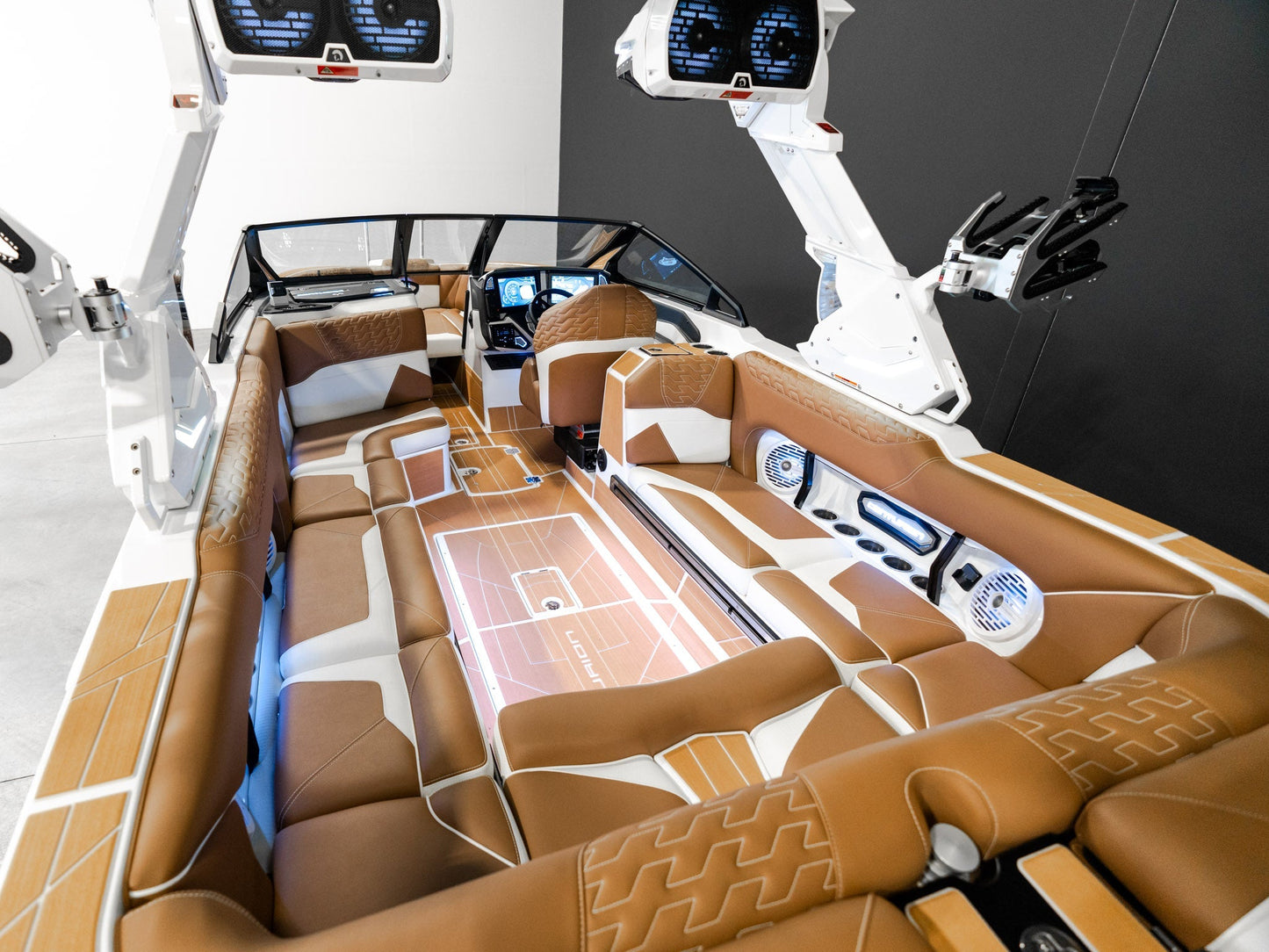 2025 Centurion Ri245 - White Frost - BoardCo Boats