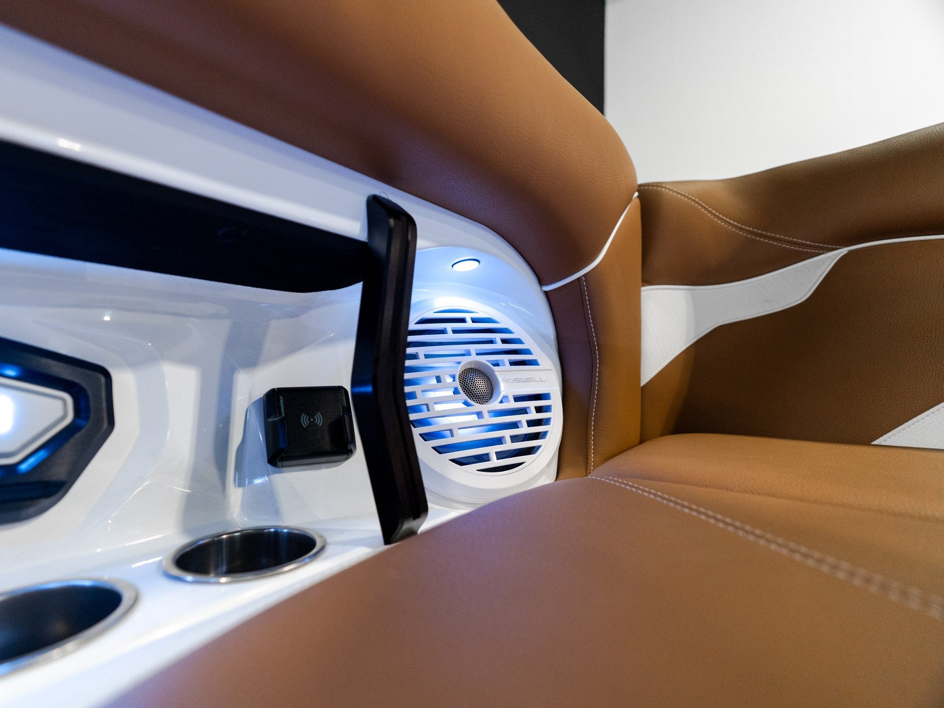 2025 Centurion Ri245 - White Frost - BoardCo Boats