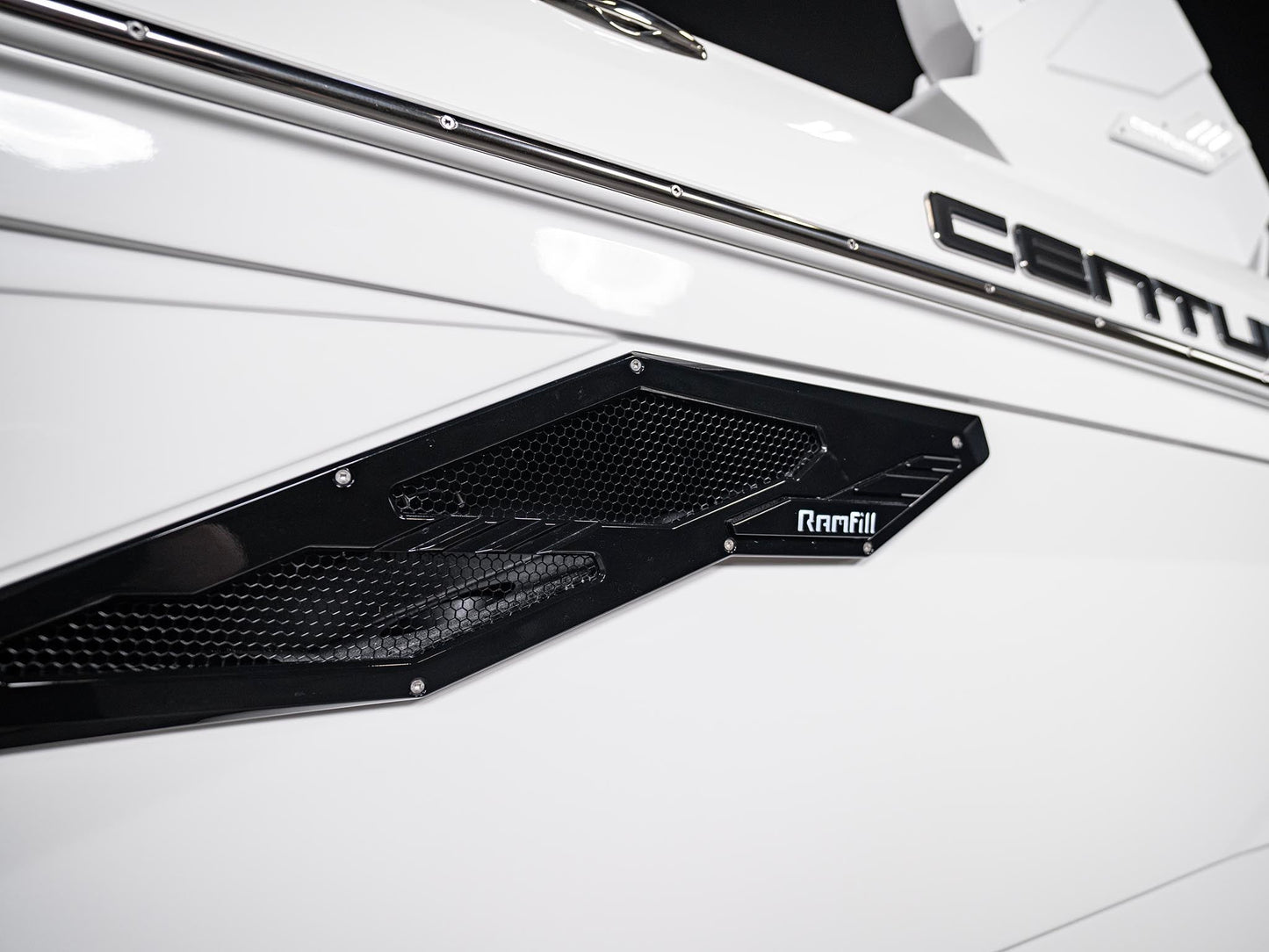 2025 Centurion Ri245 - White / Mocha - BoardCo Boats