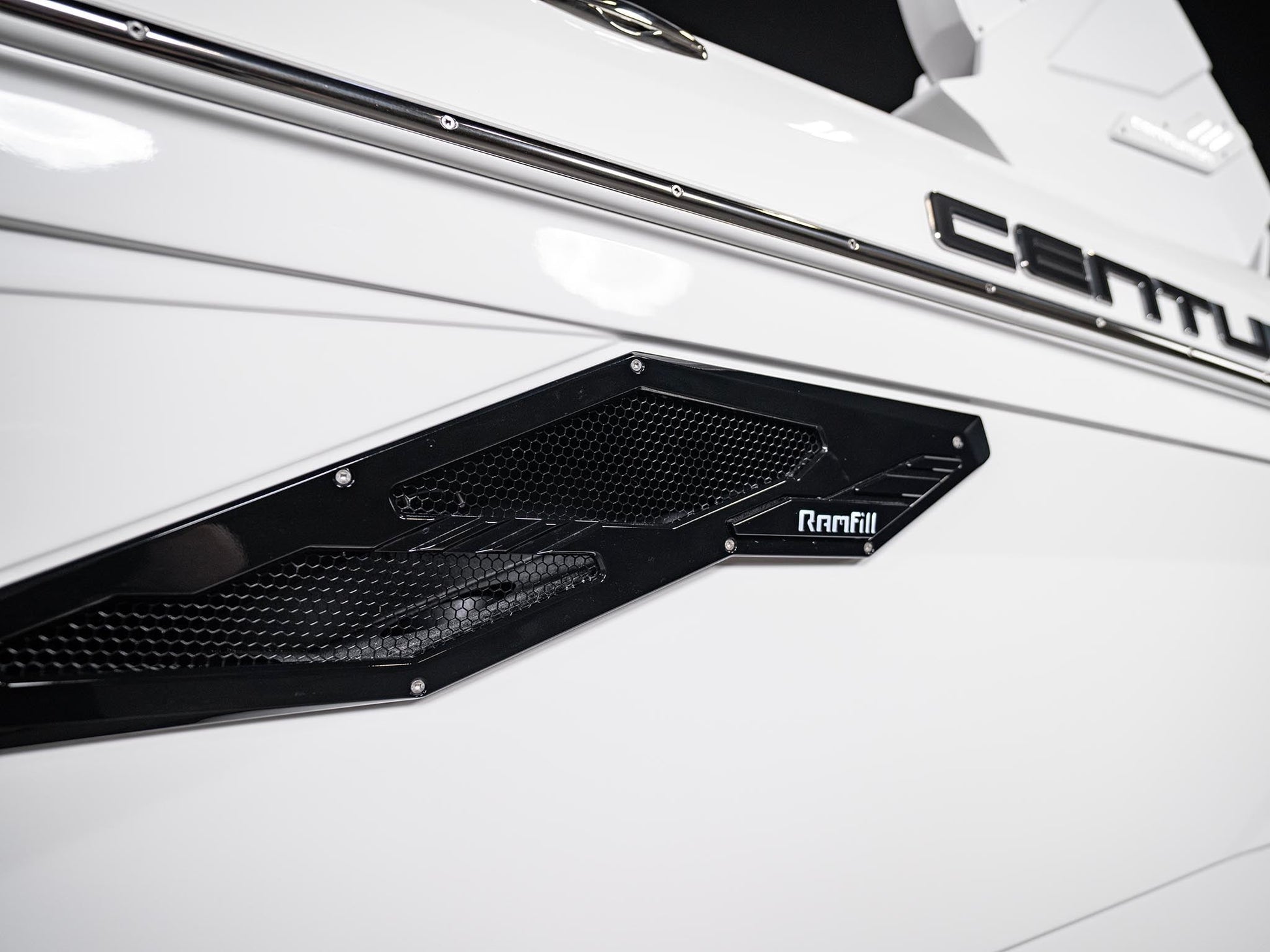 2025 Centurion Ri245 - White / Mocha - BoardCo Boats