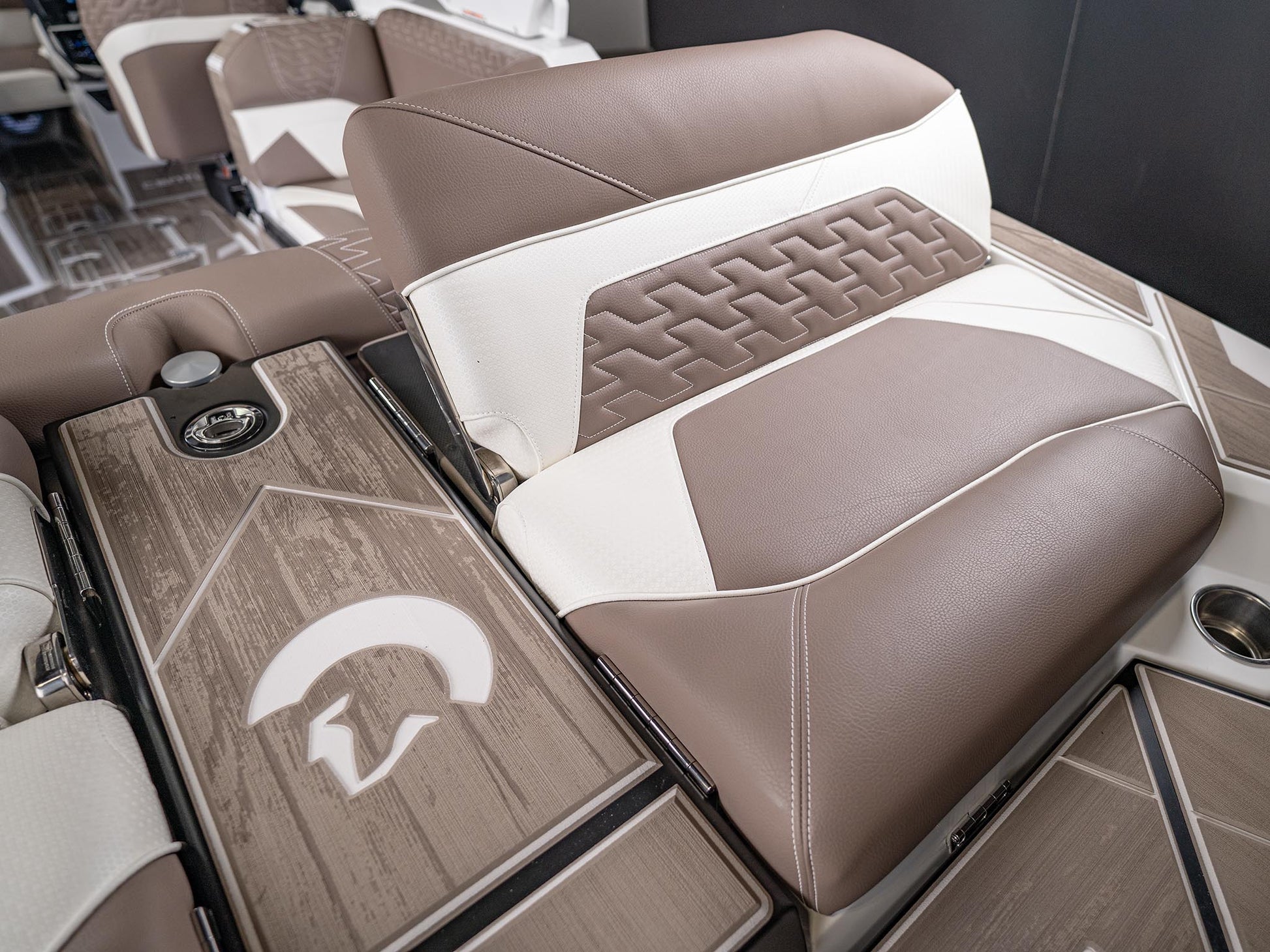 2025 Centurion Ri245 - White / Mocha - BoardCo Boats
