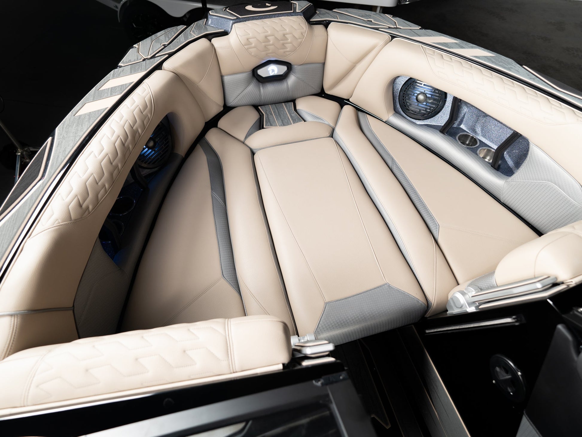 2025 Centurion Ri265 - Black / Gunmetal - BoardCo Boats